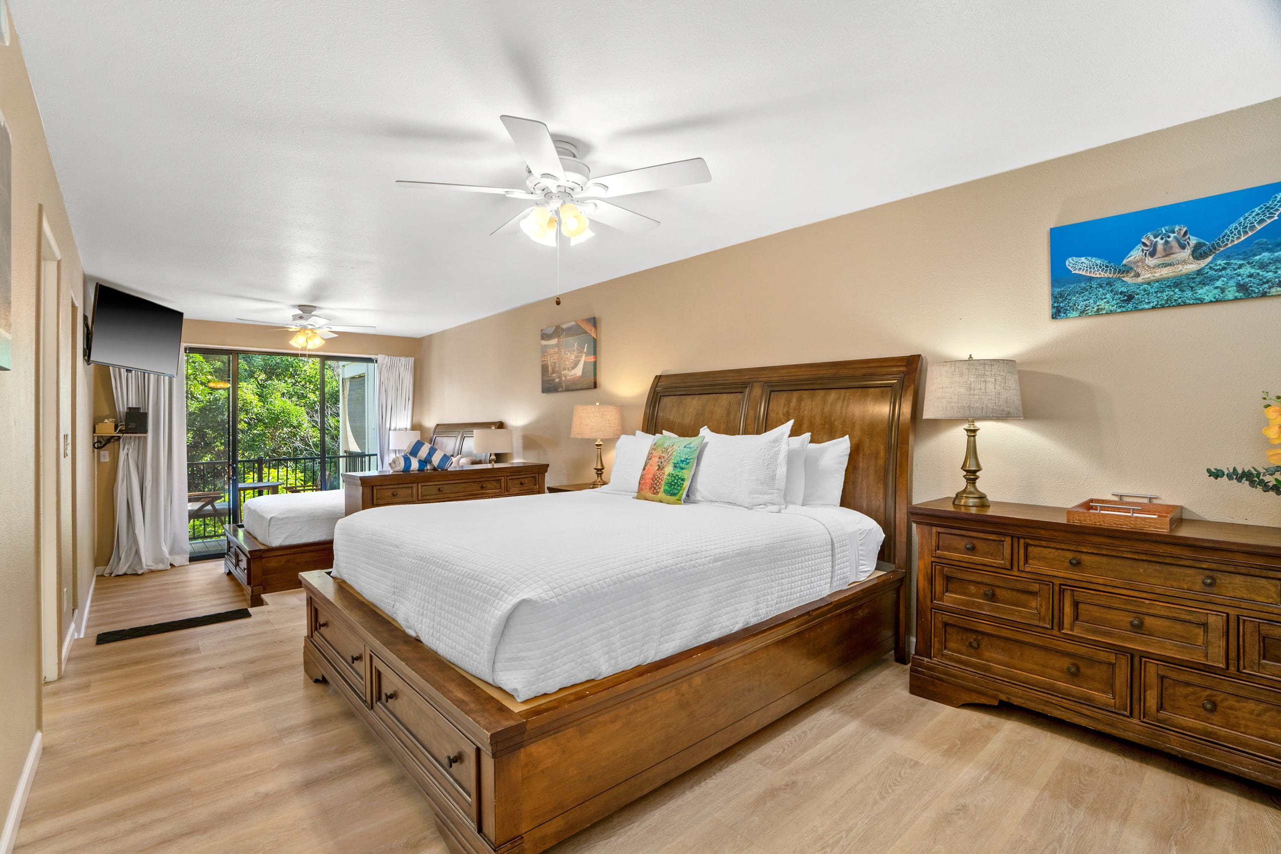 Ideal Island Gem W/ Lovely Lanai, Fast WiFi, Beach - Photo 11