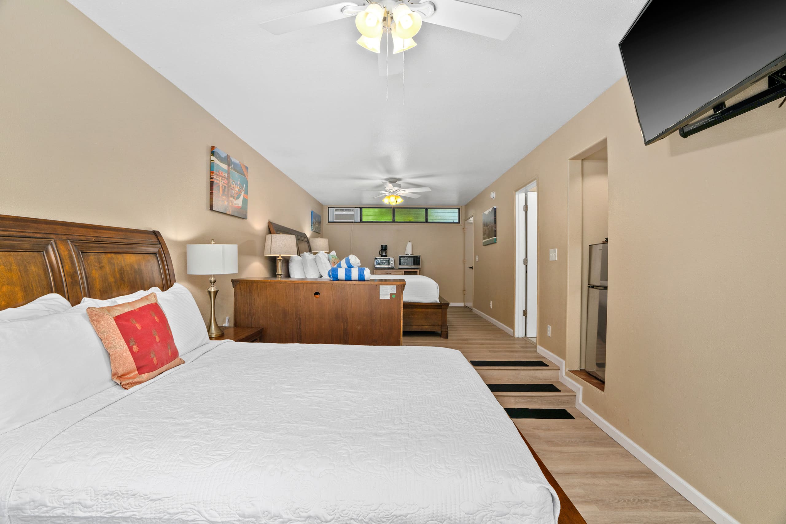 Ideal Island Gem W/ Lovely Lanai, Fast WiFi, Beach - Photo 14