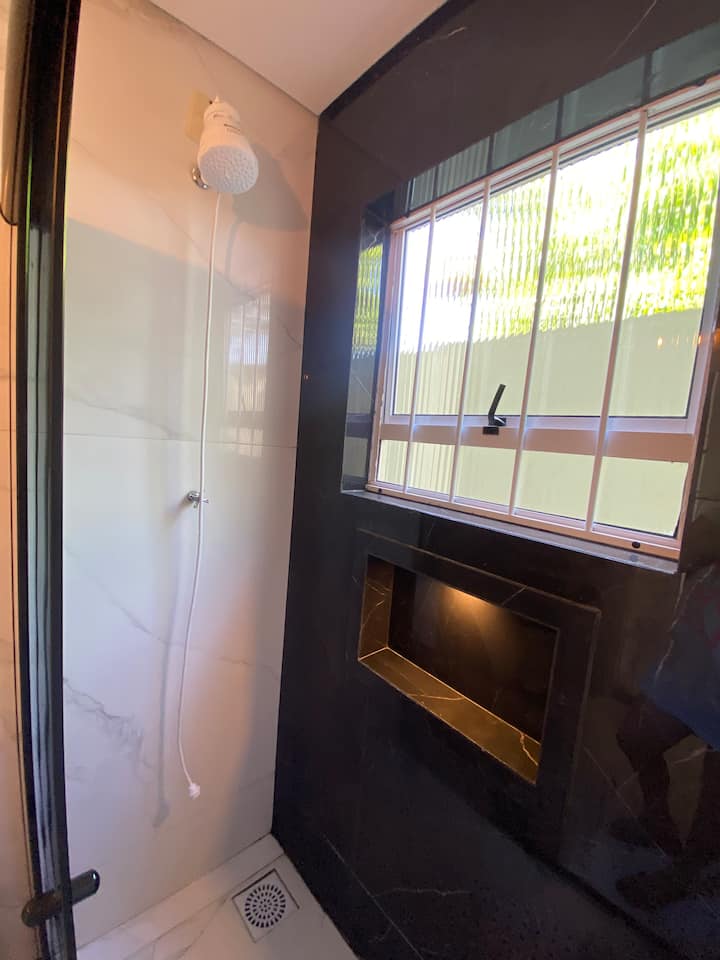 Douche dans la salle de bain ! 