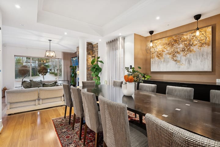 Luxe & Comfort • 5 Bed 3 Bath • Pool • 200m River