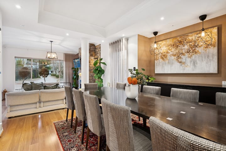 Luxe & Comfort • 5 Bed 3 Bath • Pool • 200m River - Mount Pleasant