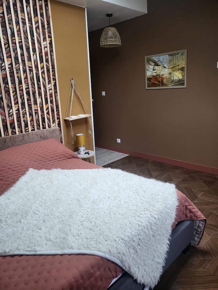 חדר שינה לאסקו עם מקלחת ושירותים פרטיים