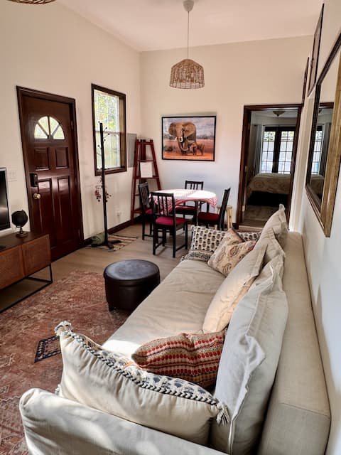 Top Airbnb: Private, Newly Renovated Guesthouse Prime Location in Beverly Grove