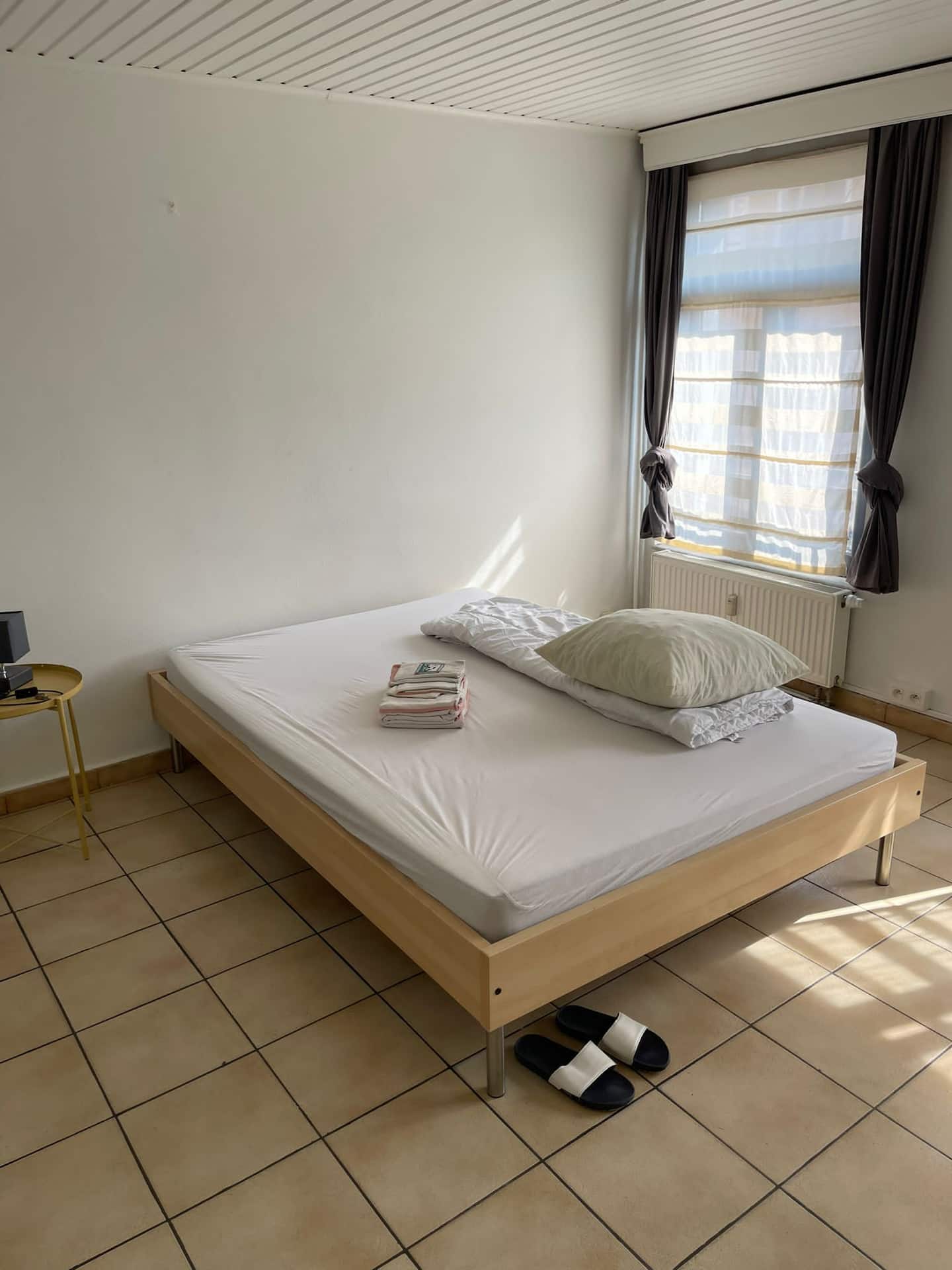 Logement cuisine et SDB privée.