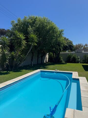 Relaxing Family Home – Edge Of Constantia Valley gallery image 2