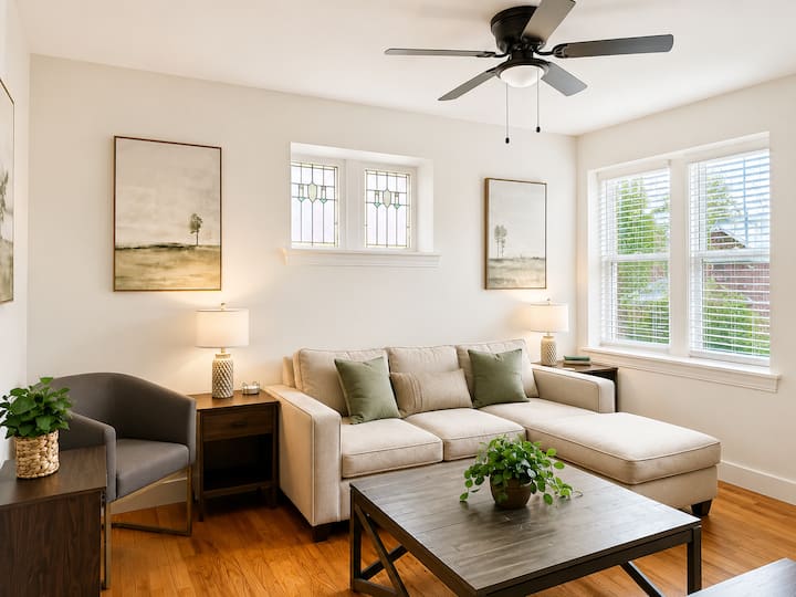 Central Apt With Office & Balcony - St. Louis, MO