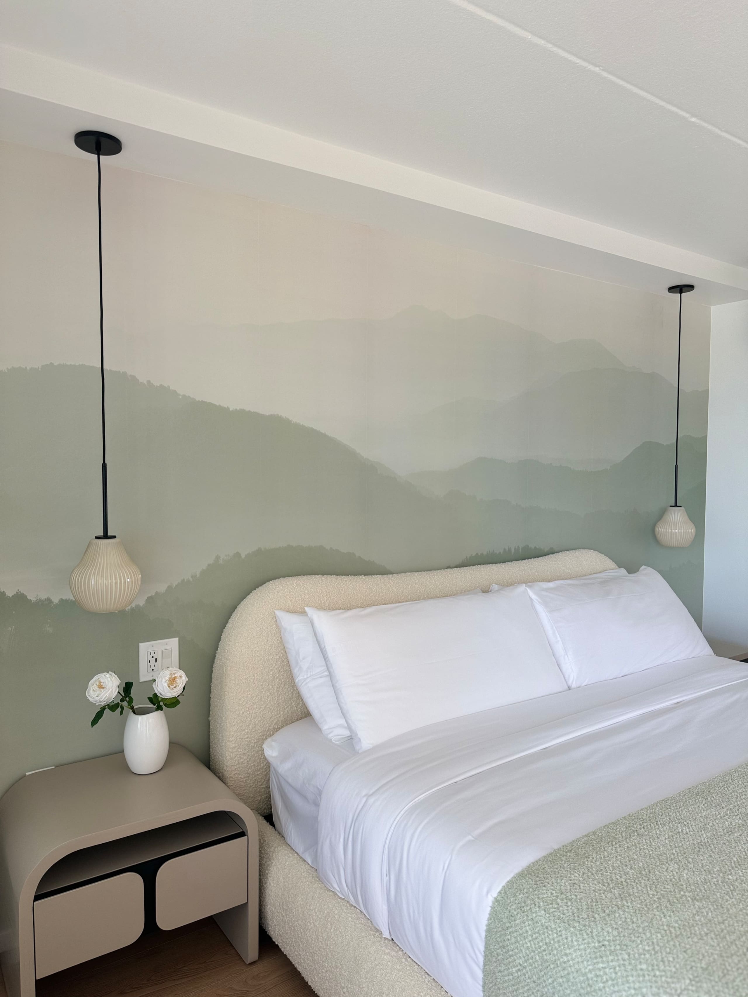 Condo in Honolulu · ★4.94 · 1 bedroom · 2 beds · 1 private bath - Image 20