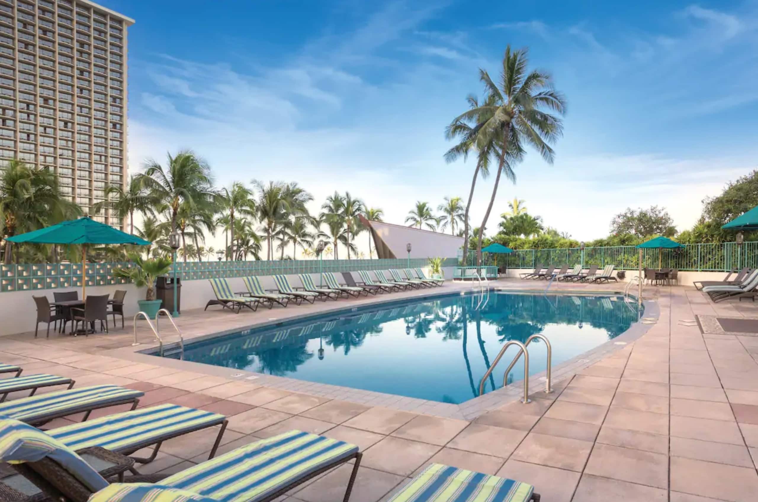 Condo in Honolulu · ★4.94 · 1 bedroom · 2 beds · 1 private bath - Image 42