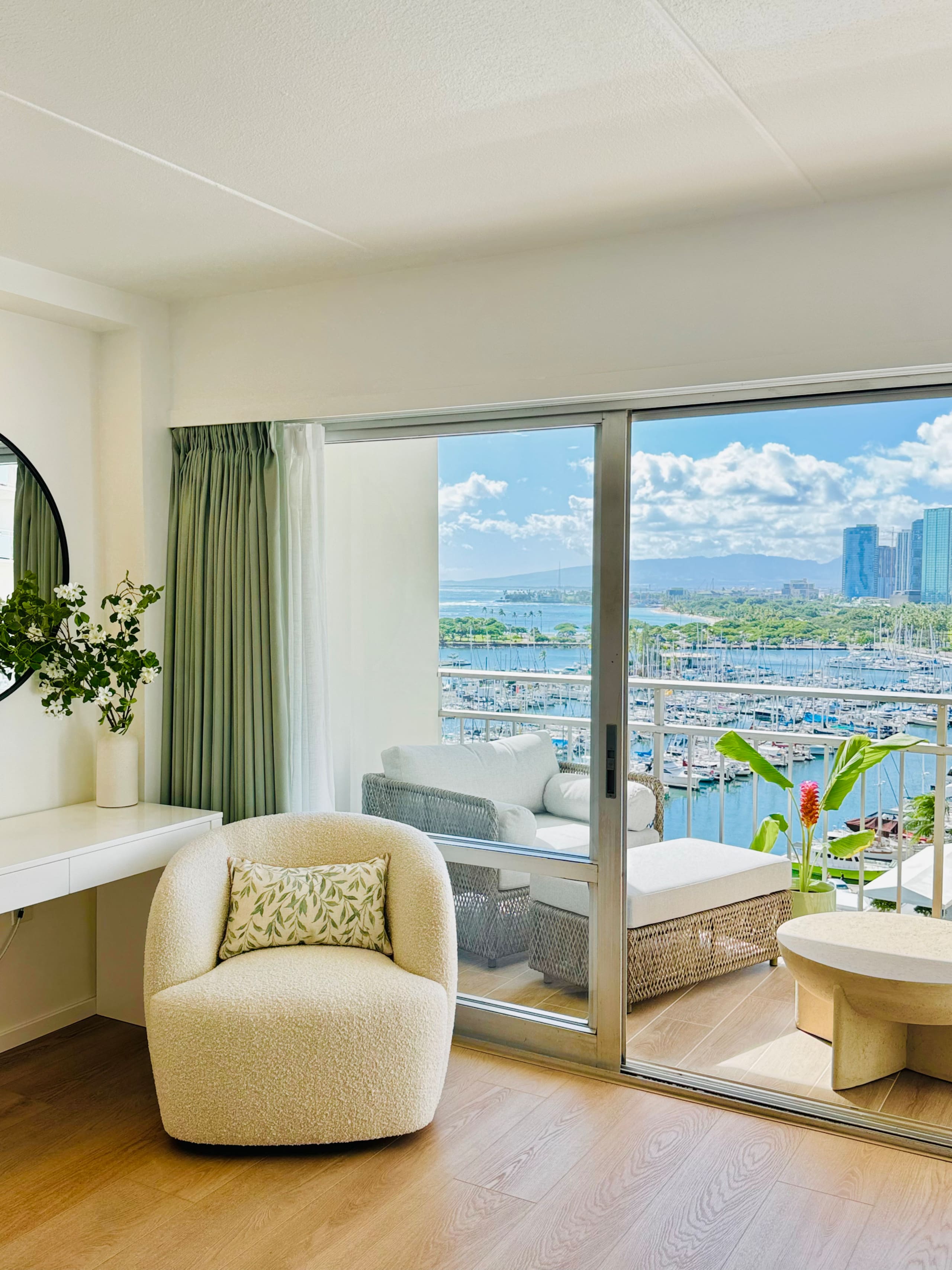 Condo in Honolulu · ★4.94 · 1 bedroom · 2 beds · 1 private bath - Image 16