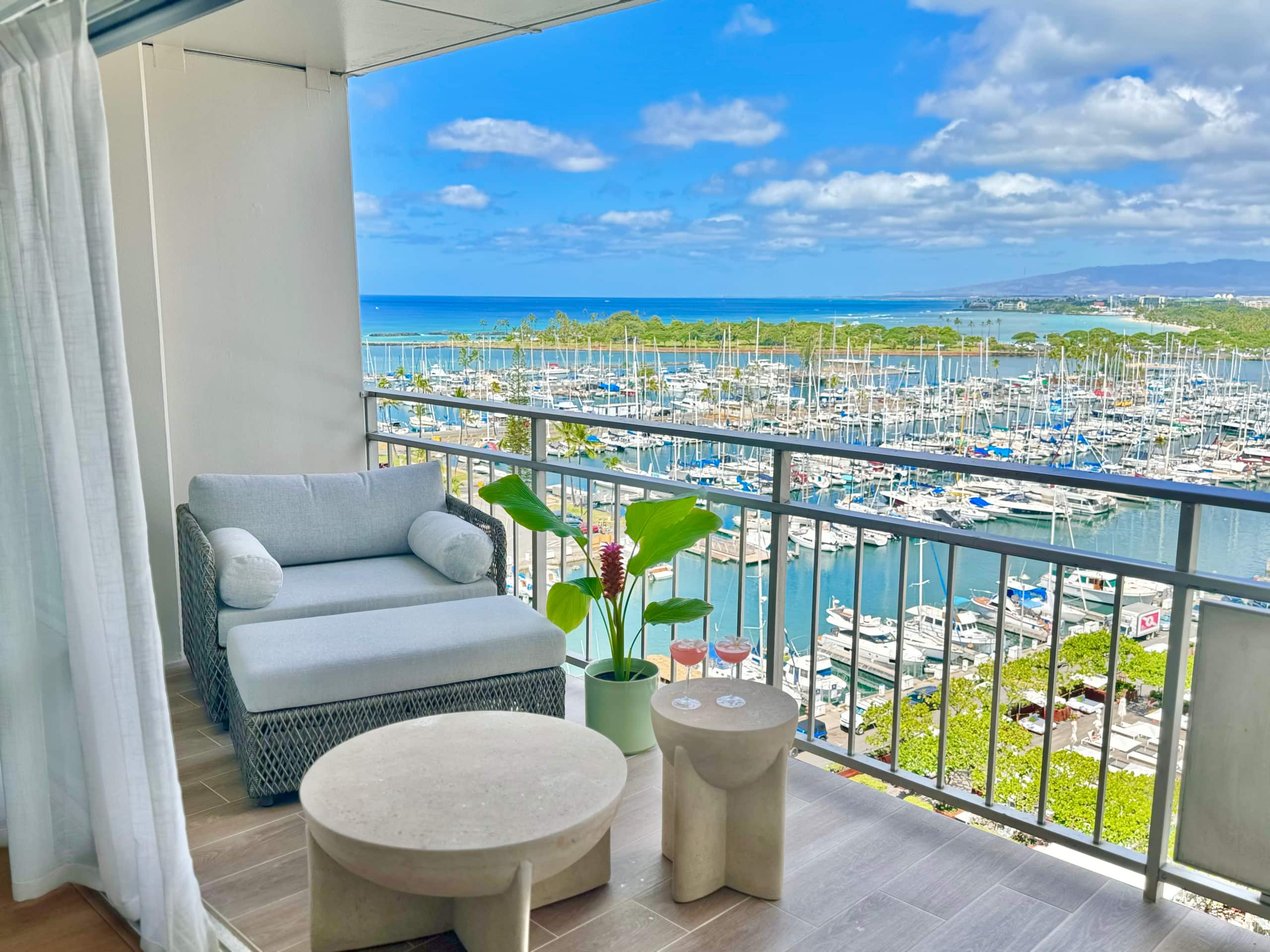 Condo in Honolulu · ★4.94 · 1 bedroom · 2 beds · 1 private bath - Image 4