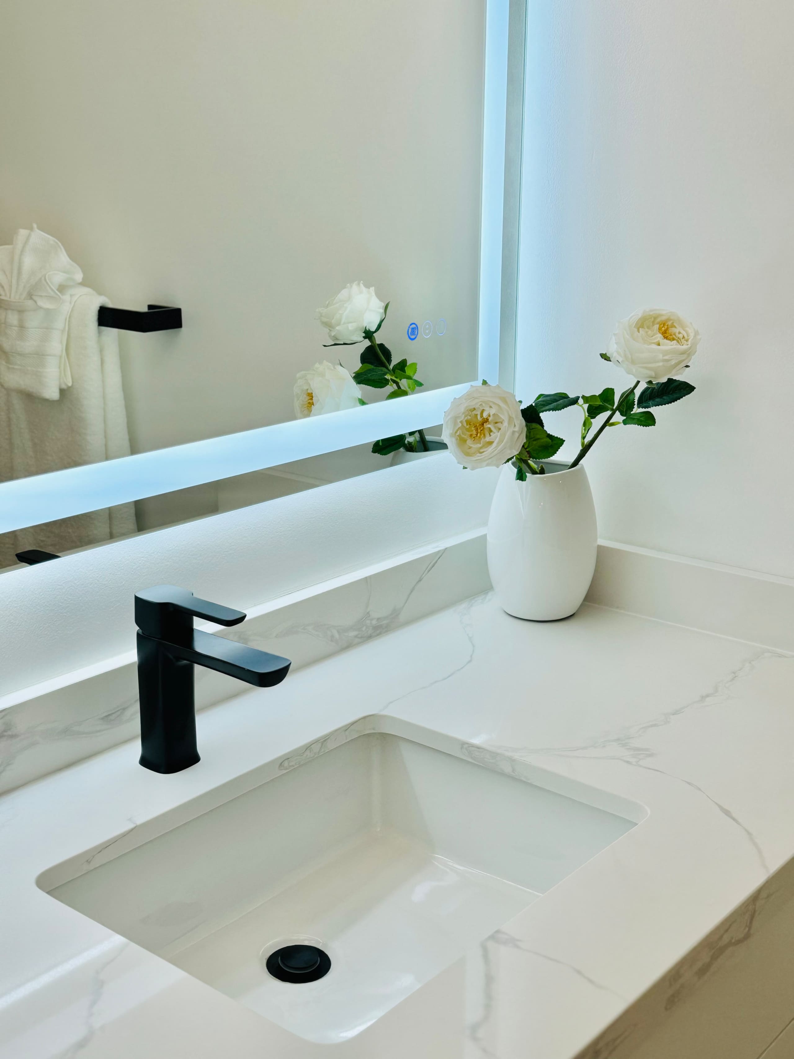 Condo in Honolulu · ★4.94 · 1 bedroom · 2 beds · 1 private bath - Image 30