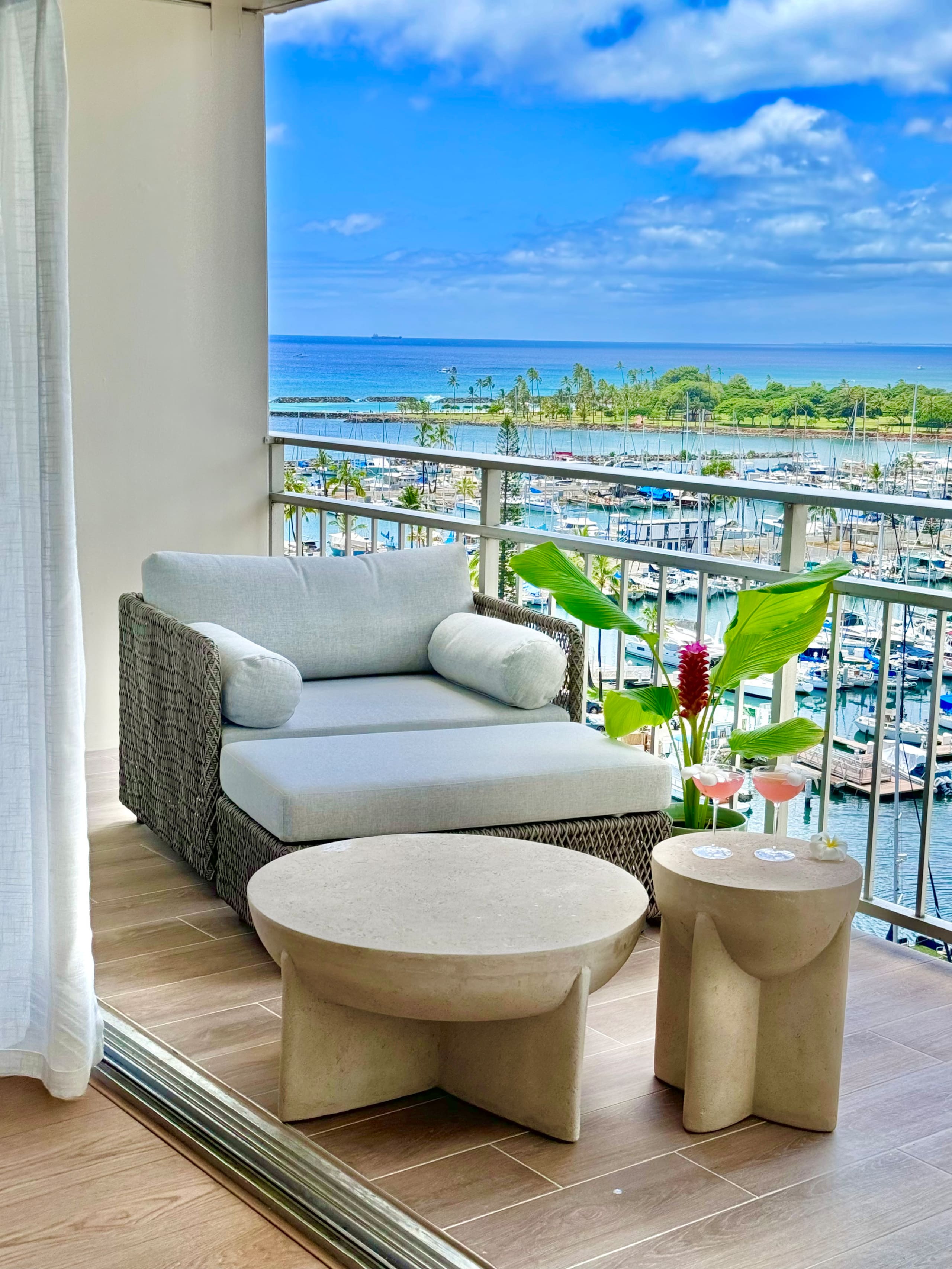 Condo in Honolulu · ★4.94 · 1 bedroom · 2 beds · 1 private bath - Image 3
