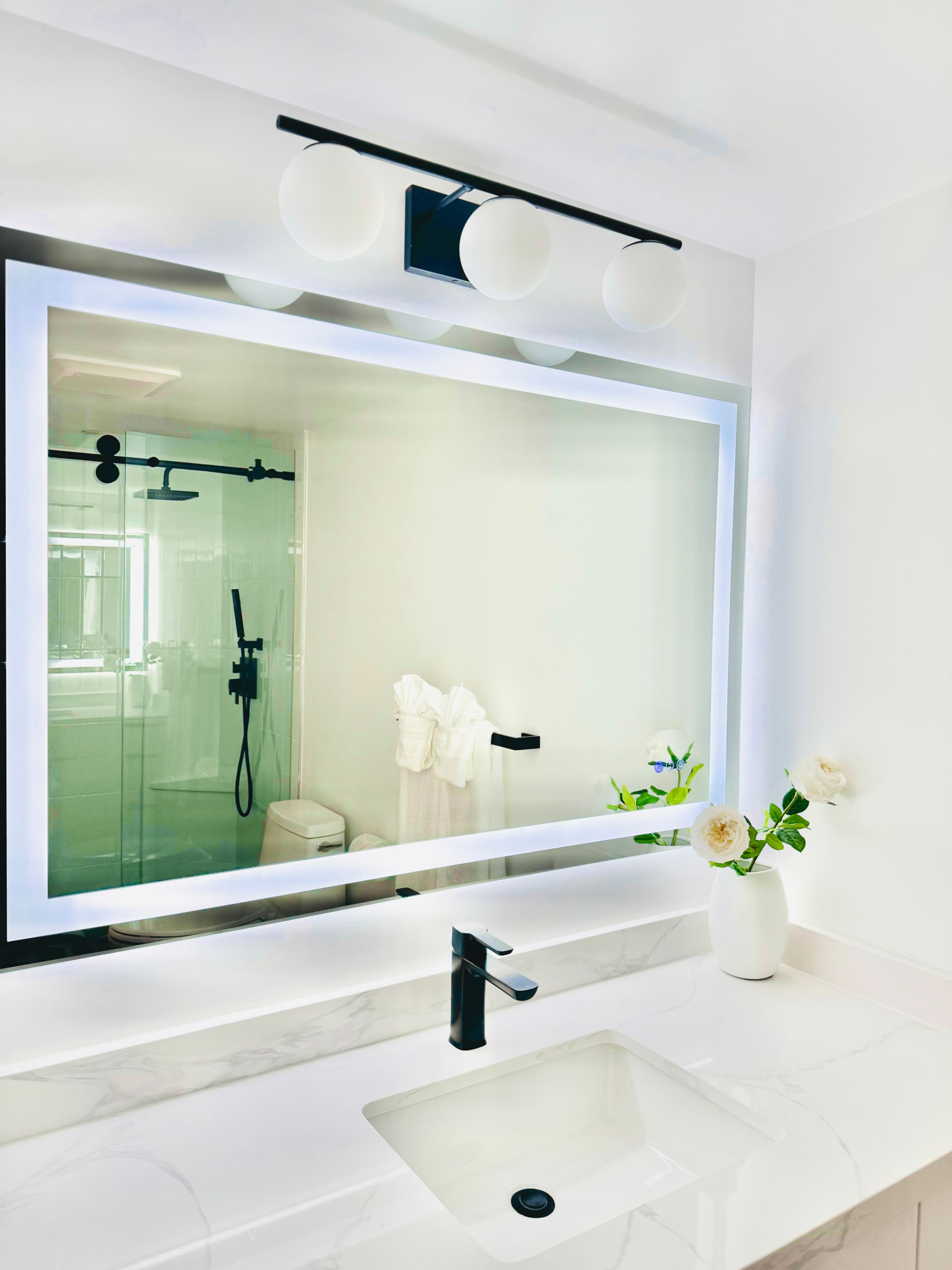Condo in Honolulu · ★4.94 · 1 bedroom · 2 beds · 1 private bath - Image 27