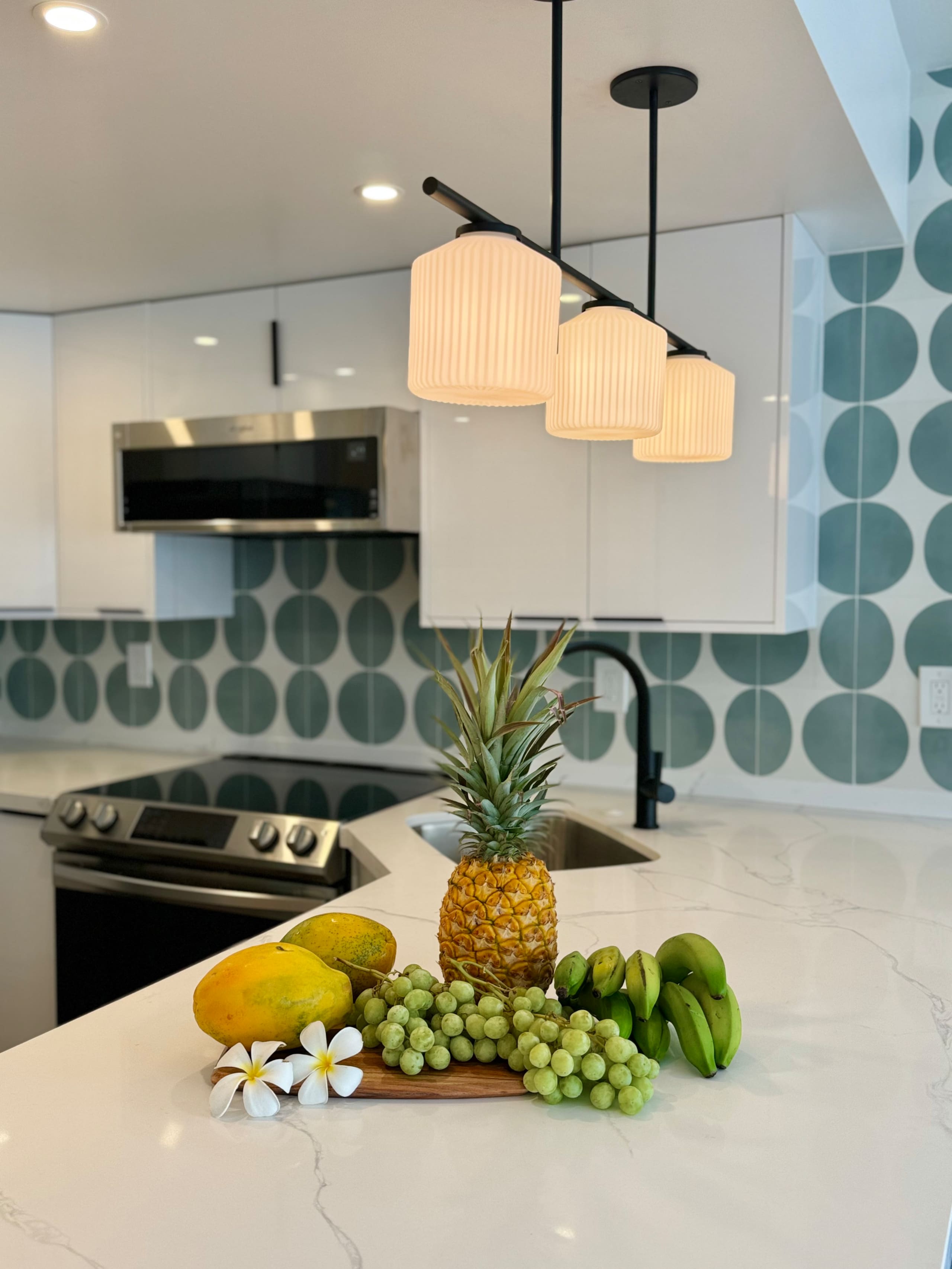 Condo in Honolulu · ★4.94 · 1 bedroom · 2 beds · 1 private bath - Image 34