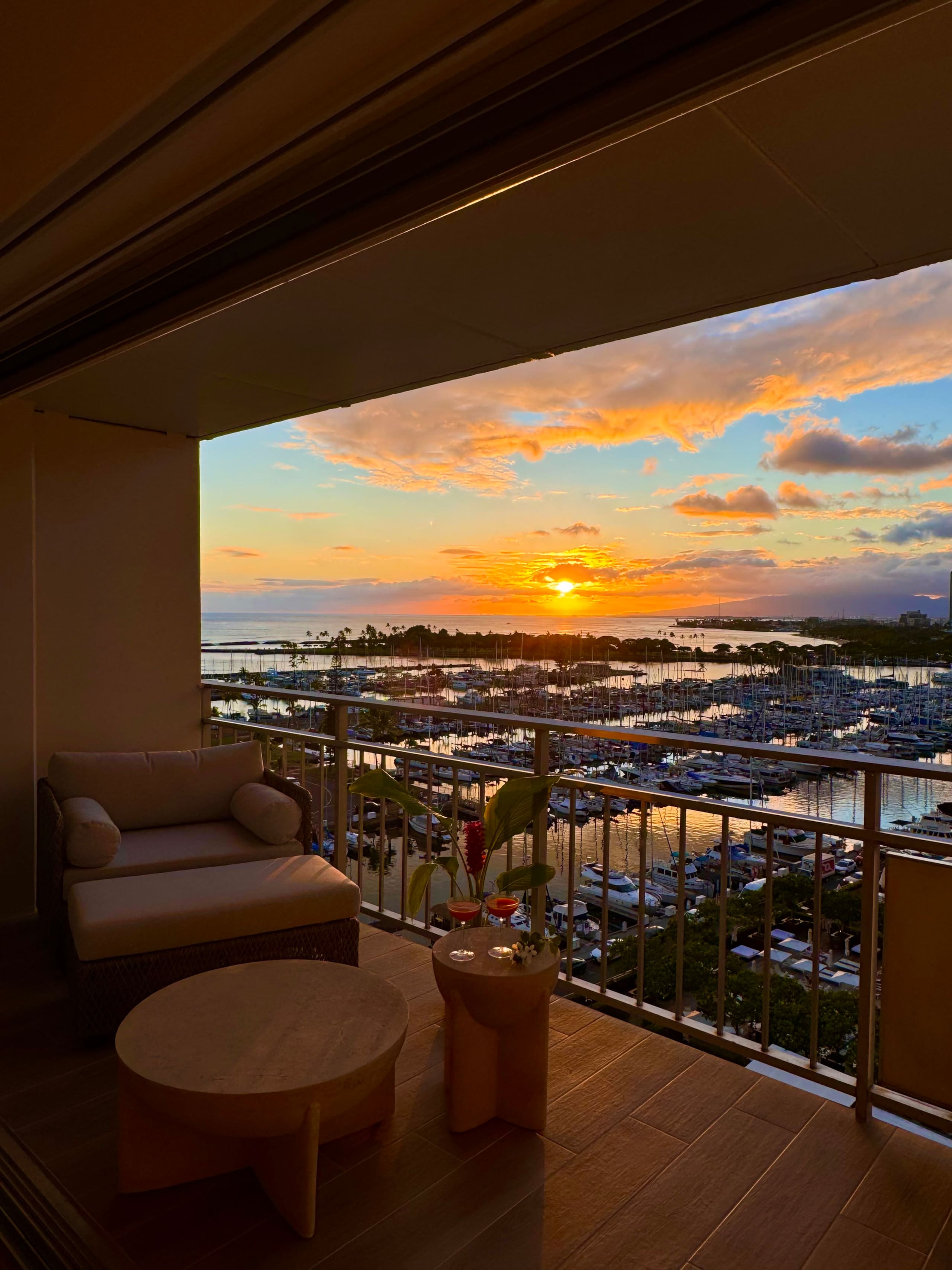 Condo in Honolulu · ★4.94 · 1 bedroom · 2 beds · 1 private bath - Image 12