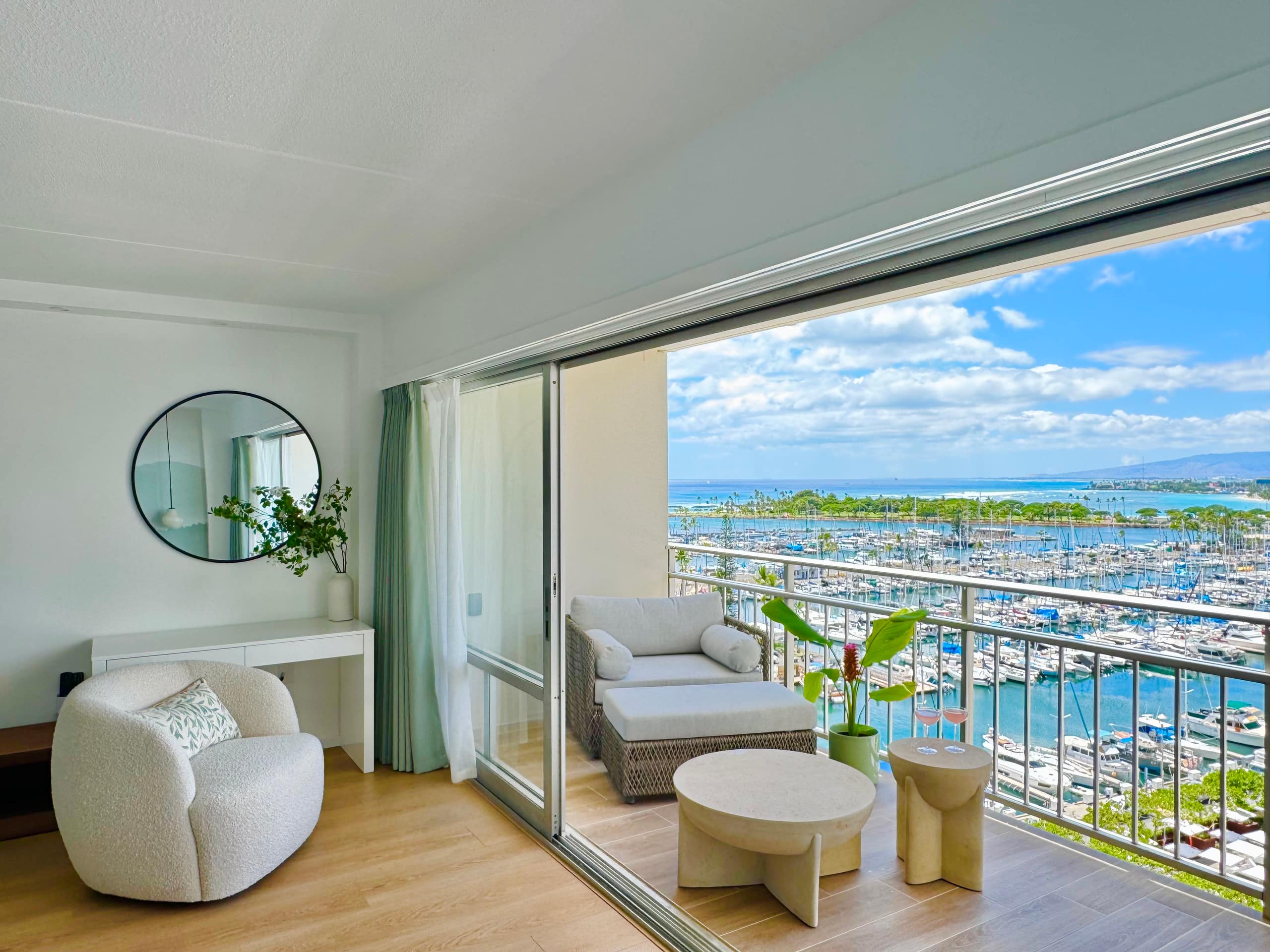 Condo in Honolulu · ★4.94 · 1 bedroom · 2 beds · 1 private bath - Image 10