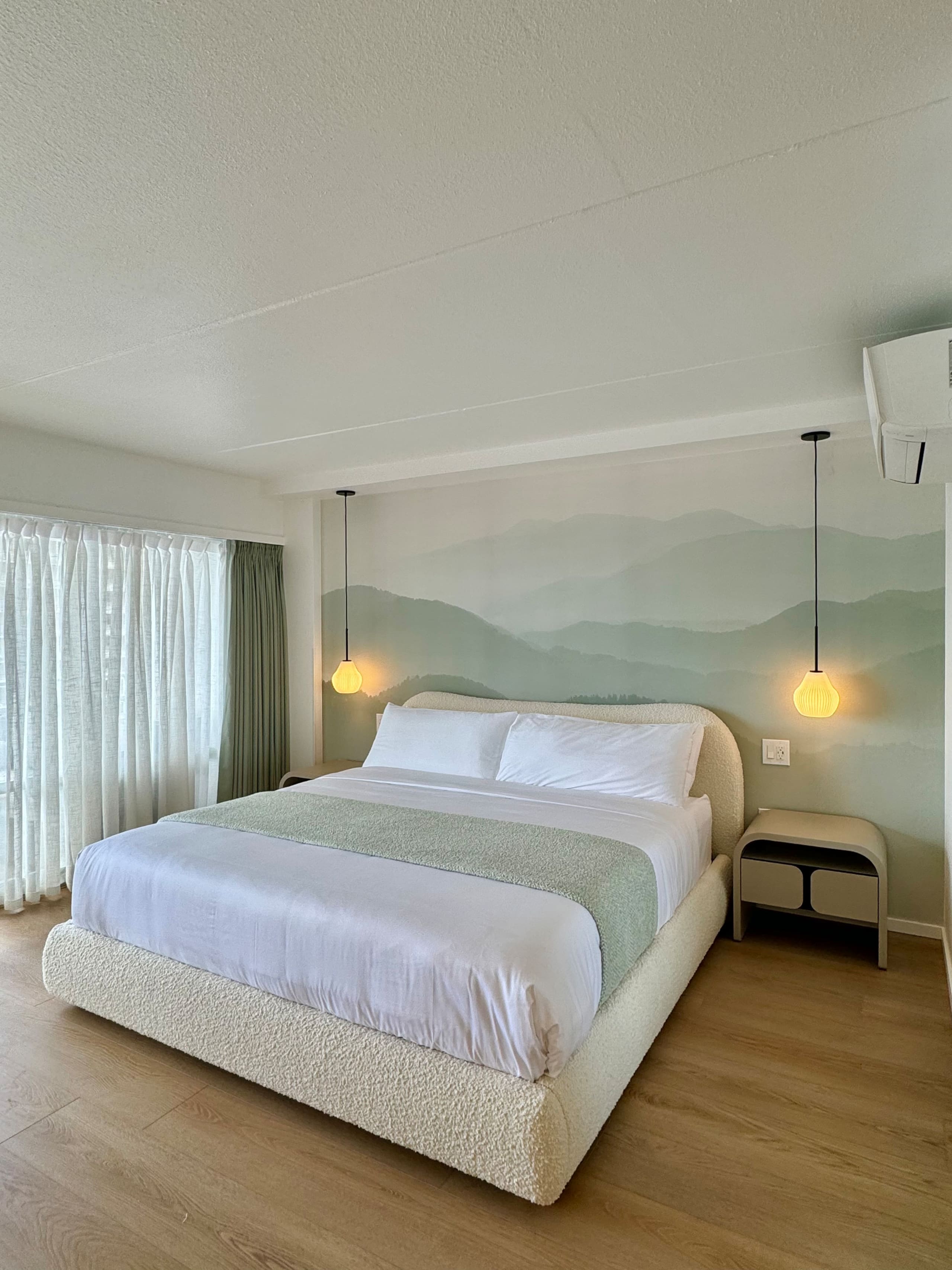 Condo in Honolulu · ★4.94 · 1 bedroom · 2 beds · 1 private bath - Image 6