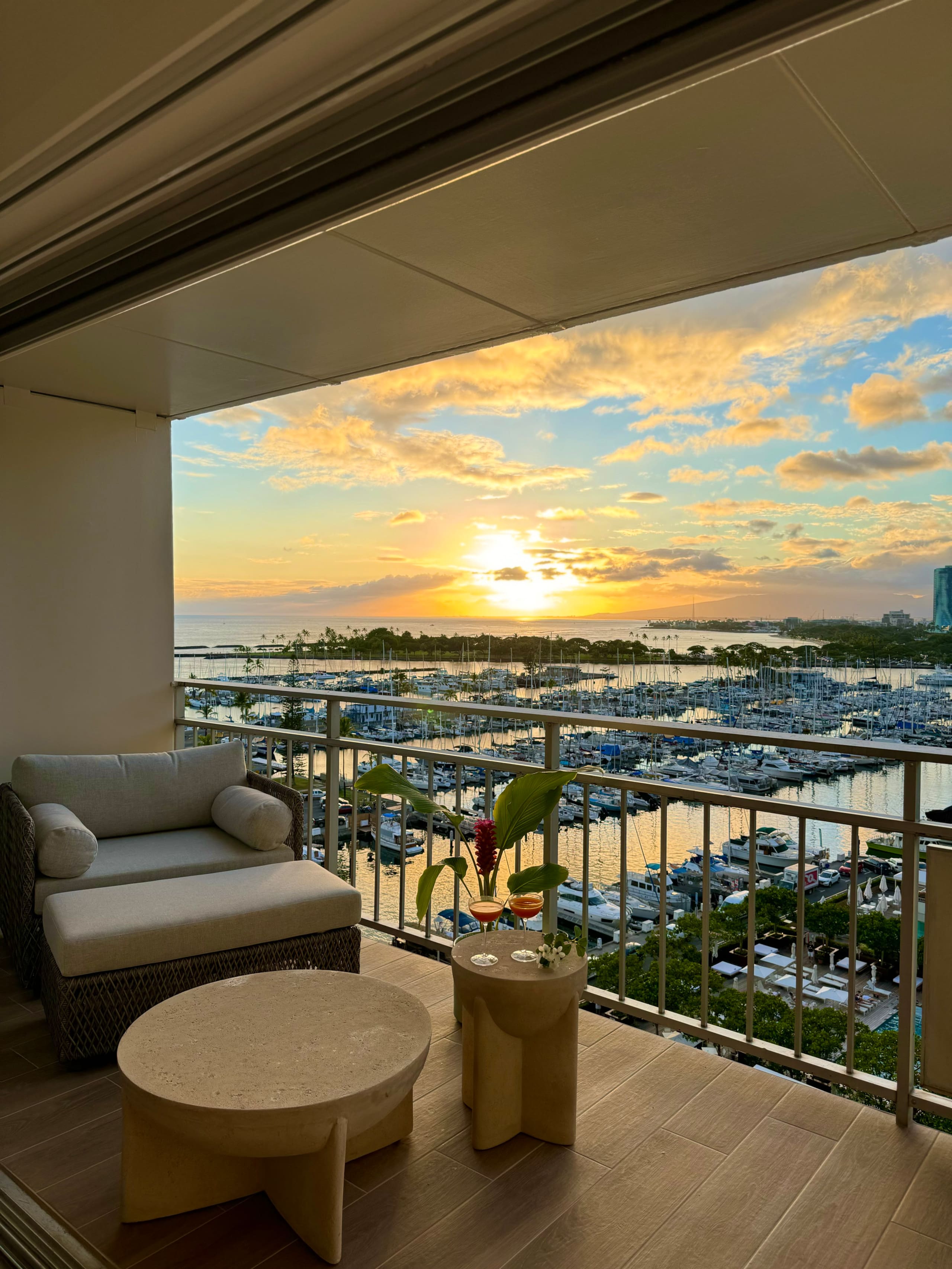 Condo in Honolulu · ★4.94 · 1 bedroom · 2 beds · 1 private bath - Image 11
