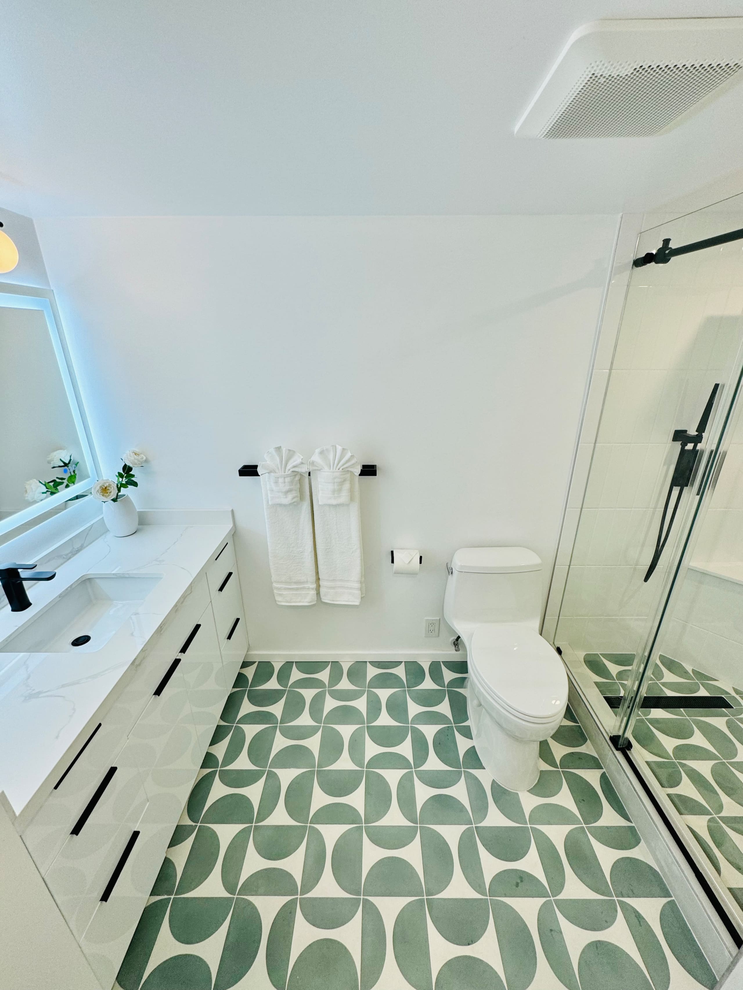 Condo in Honolulu · ★4.94 · 1 bedroom · 2 beds · 1 private bath - Image 26