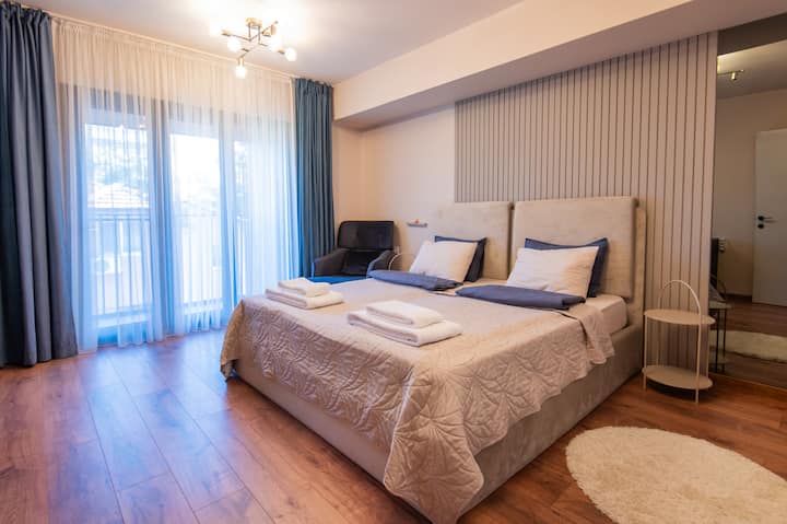 Брачен кревет (широк 180/200 см)