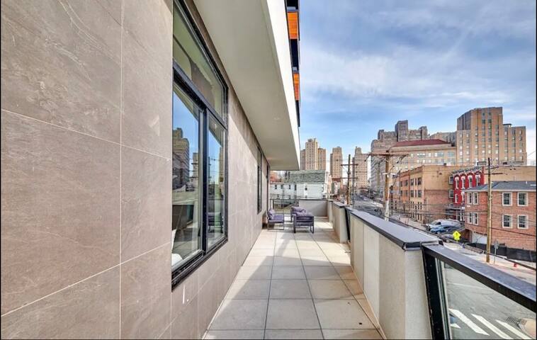 Luxury 2bd/2bth 15-20 min to Manhattan gallery image 2