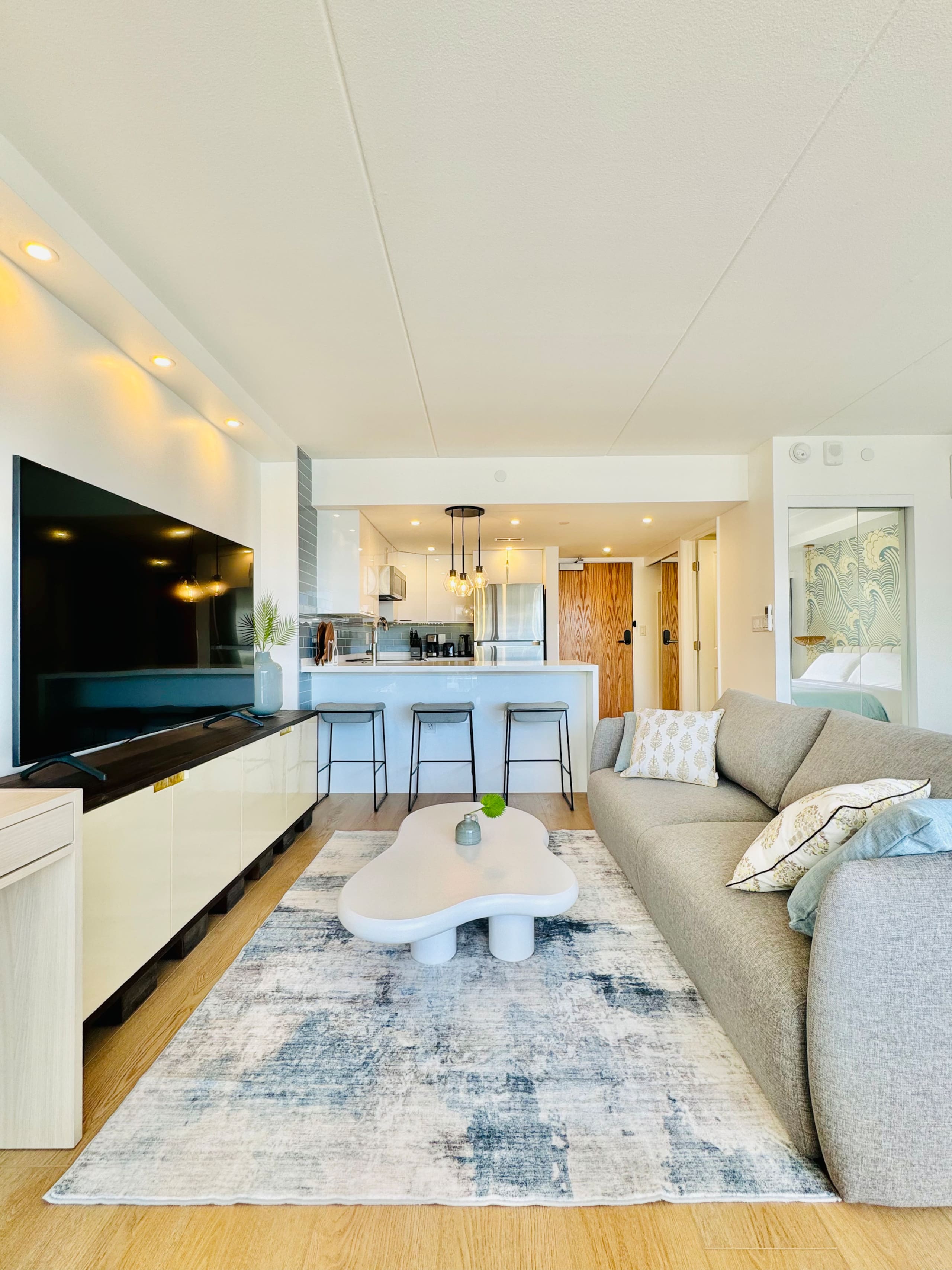 Condo in Honolulu · ★4.97 · 1 bedroom · 2 beds · 1 private bath - Image 27