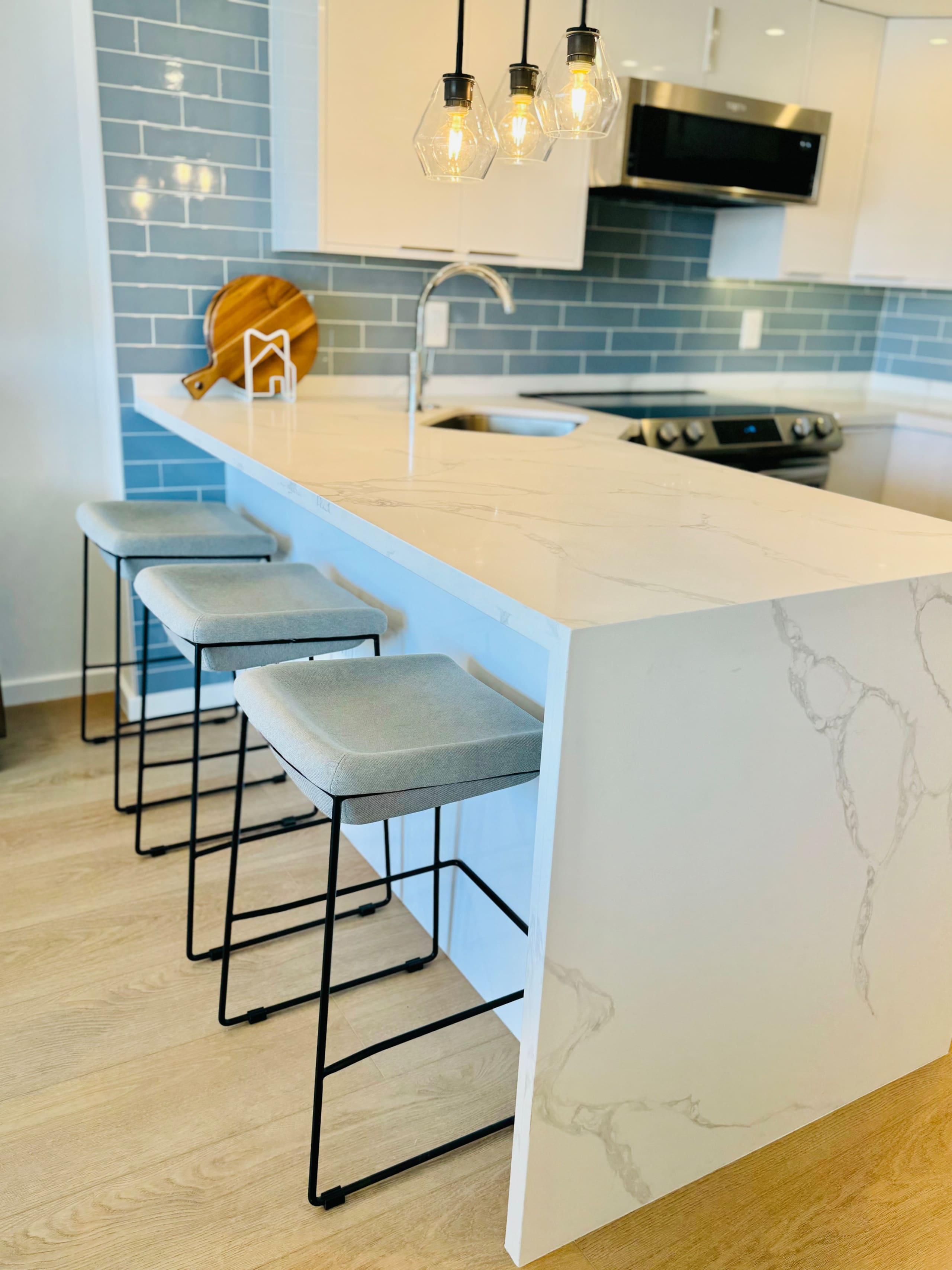 Condo in Honolulu · ★4.97 · 1 bedroom · 2 beds · 1 private bath - Image 30