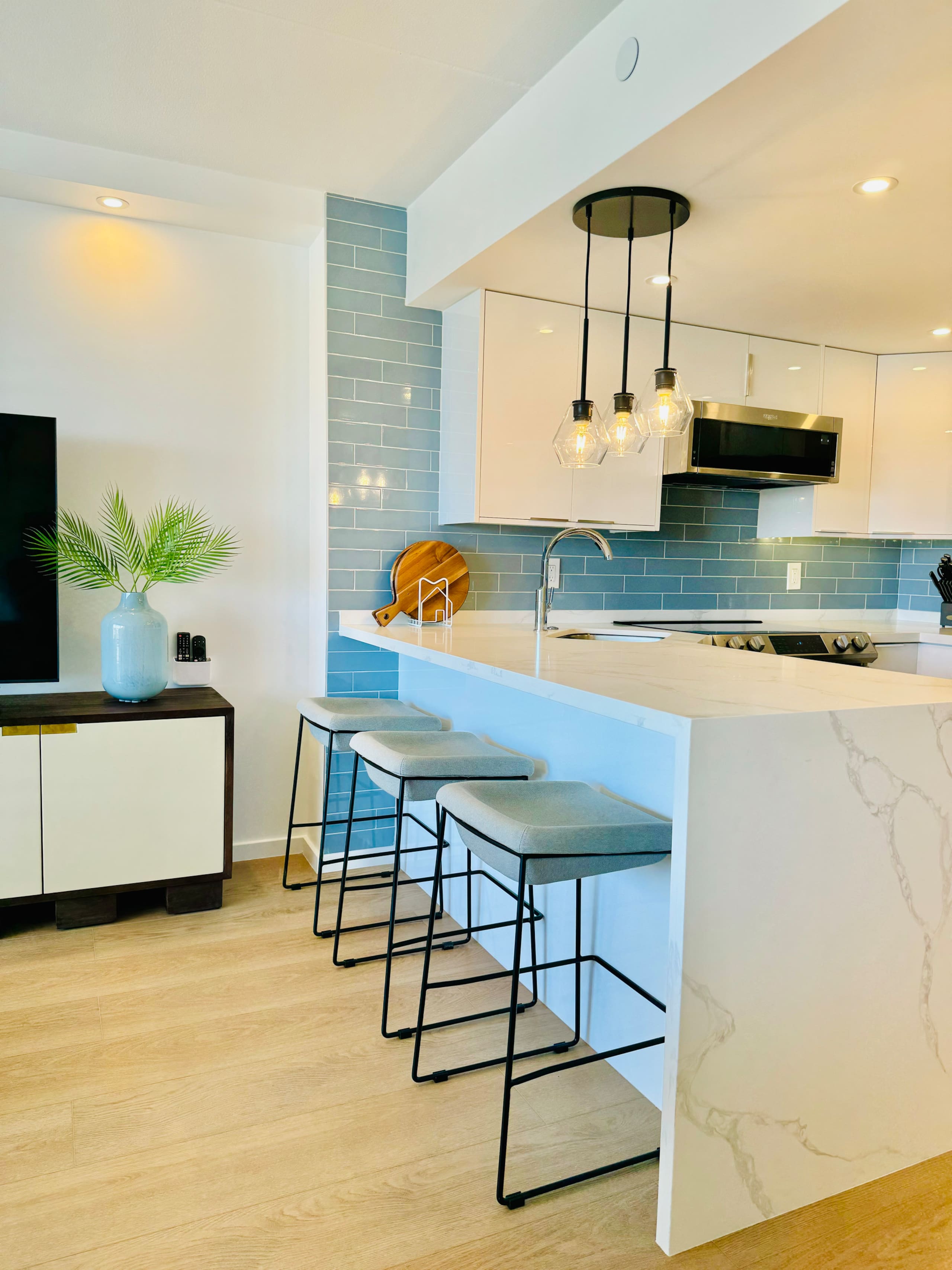 Condo in Honolulu · ★4.97 · 1 bedroom · 2 beds · 1 private bath - Image 29