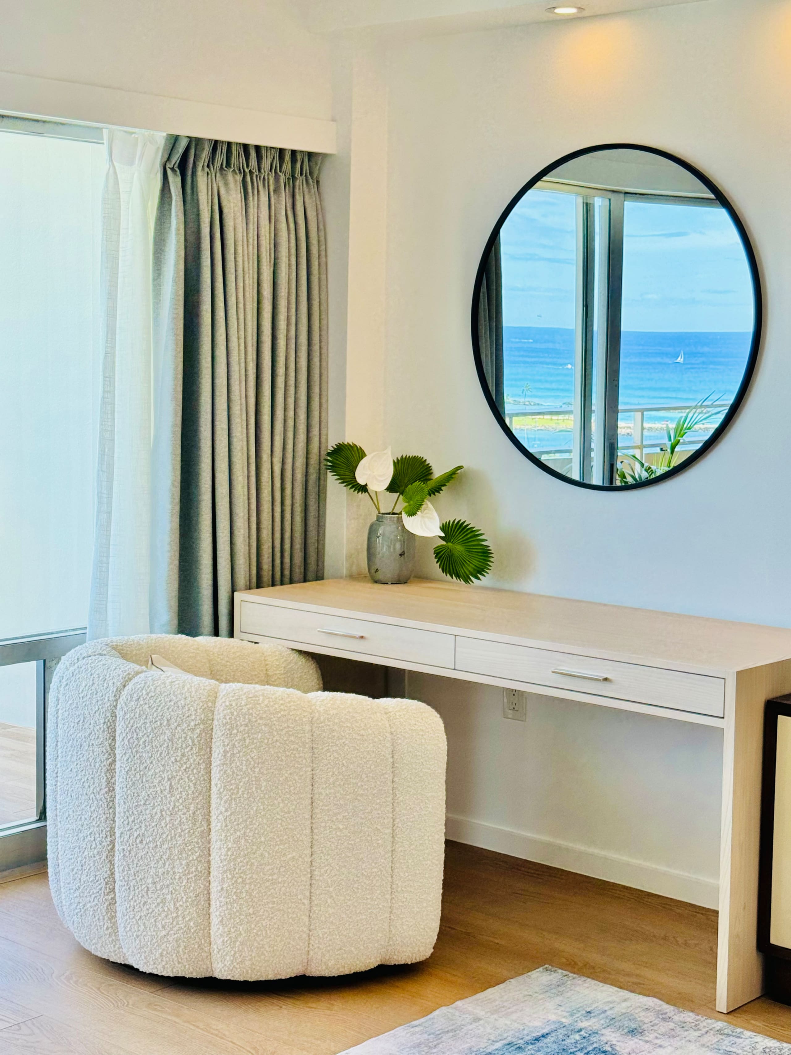 Condo in Honolulu · ★4.97 · 1 bedroom · 2 beds · 1 private bath - Image 15
