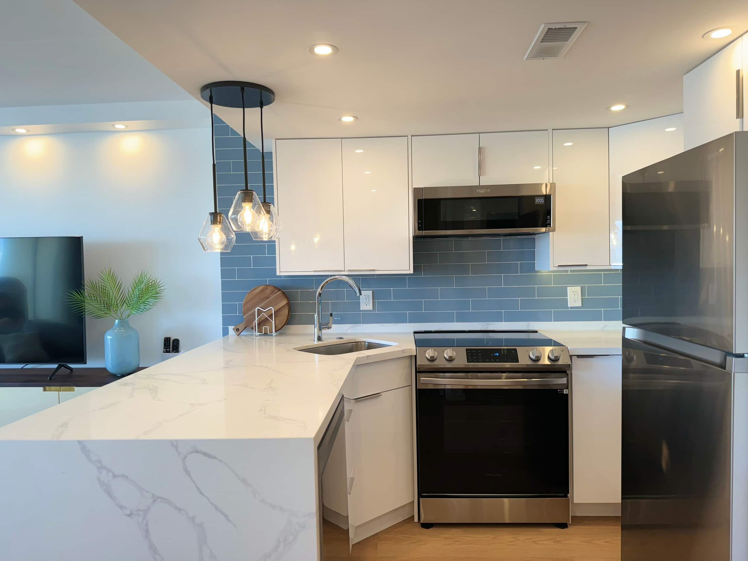 Condo in Honolulu · ★4.97 · 1 bedroom · 2 beds · 1 private bath - Image 31