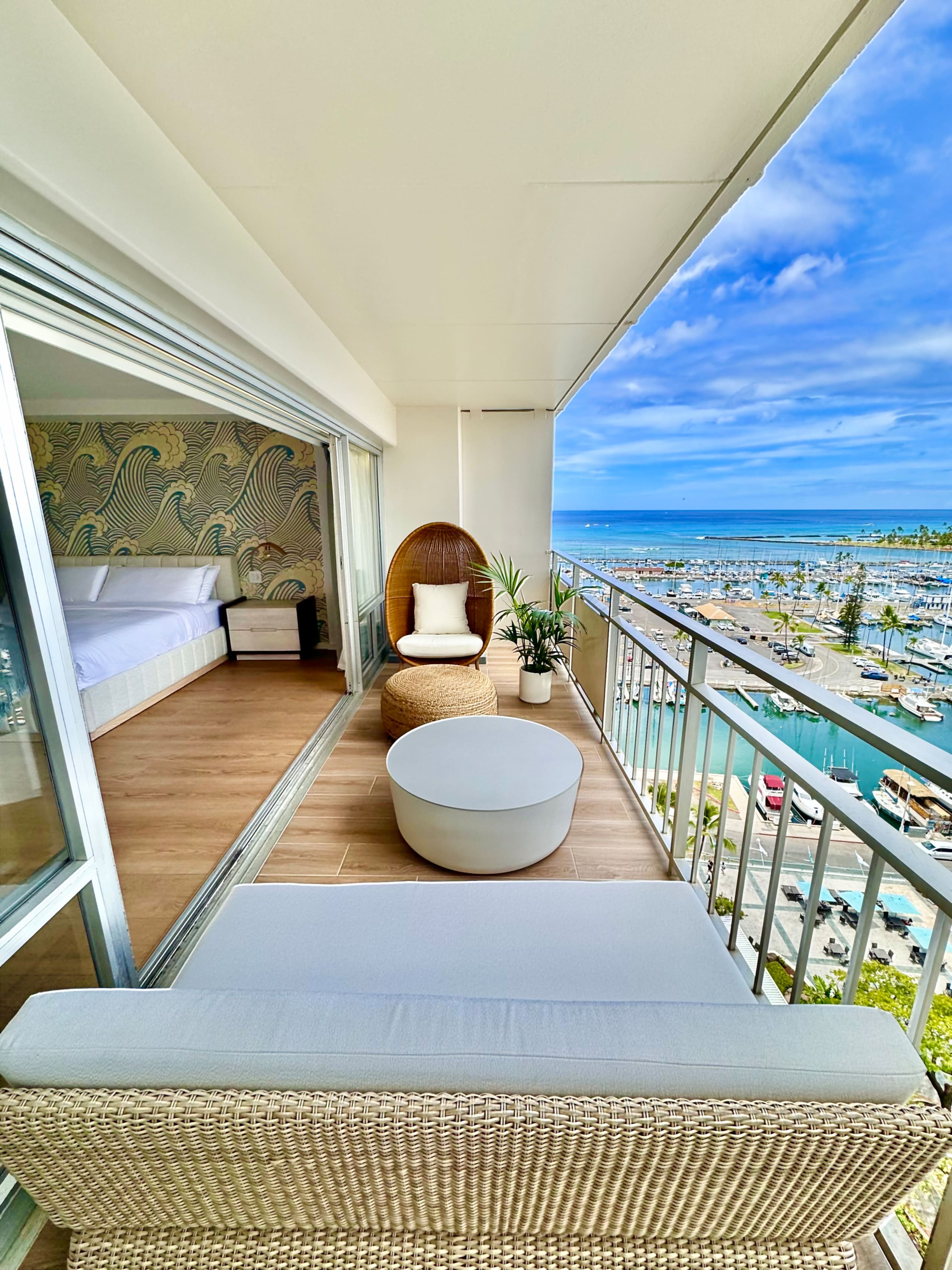 Condo in Honolulu · ★4.97 · 1 bedroom · 2 beds · 1 private bath - Image 7