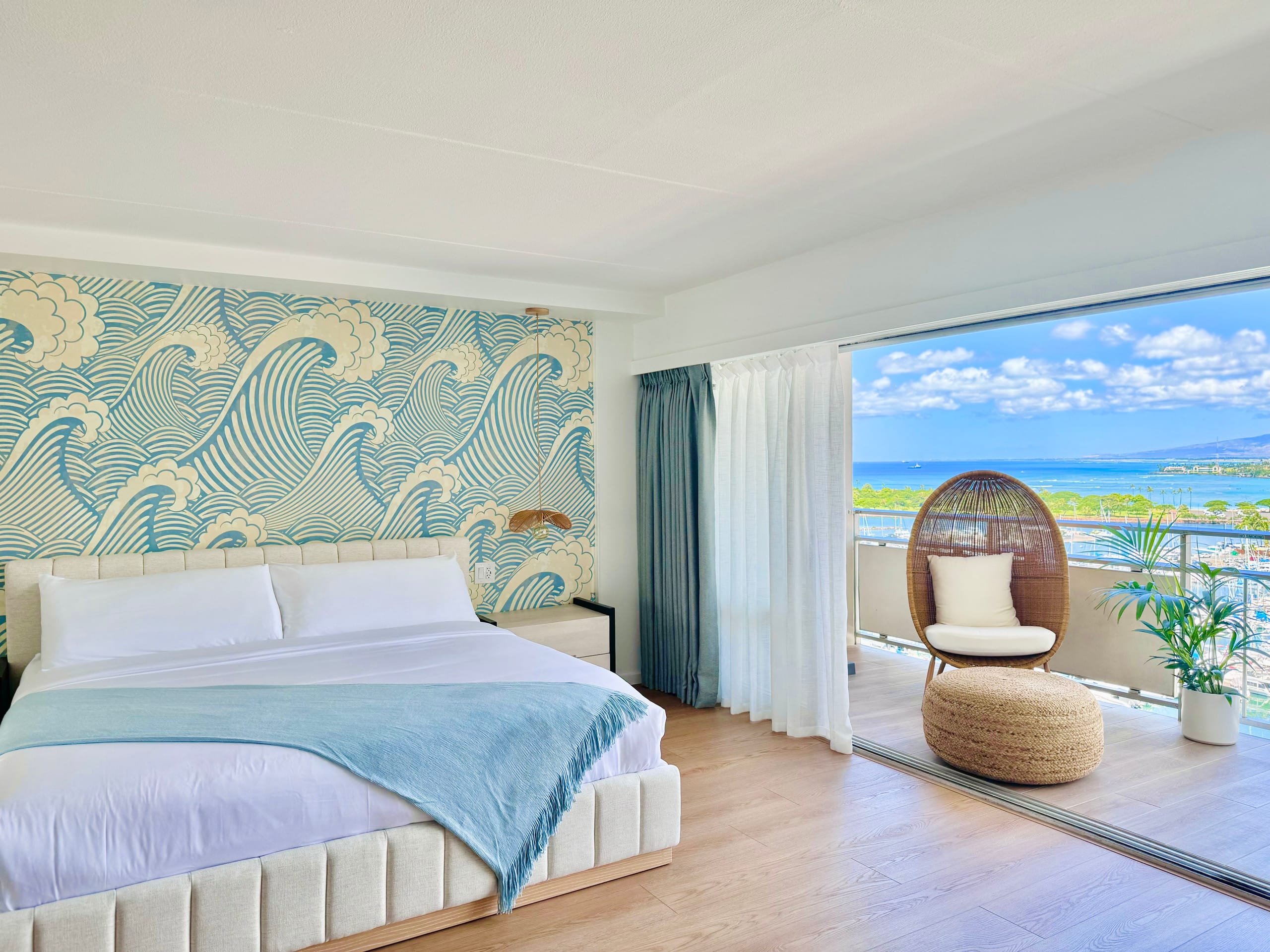 Condo in Honolulu · ★4.97 · 1 bedroom · 2 beds · 1 private bath - Image 9