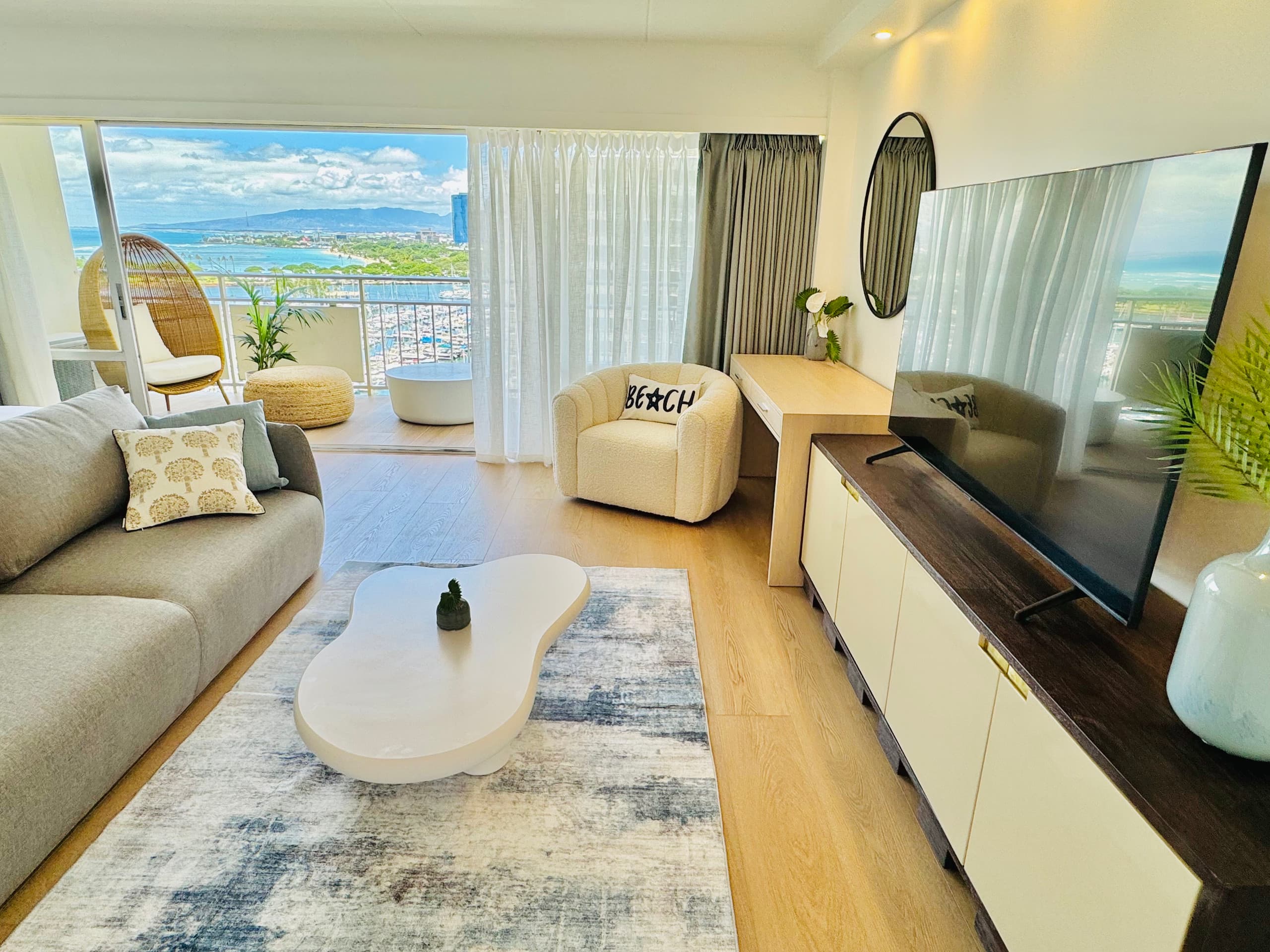 Condo in Honolulu · ★4.97 · 1 bedroom · 2 beds · 1 private bath - Image 16