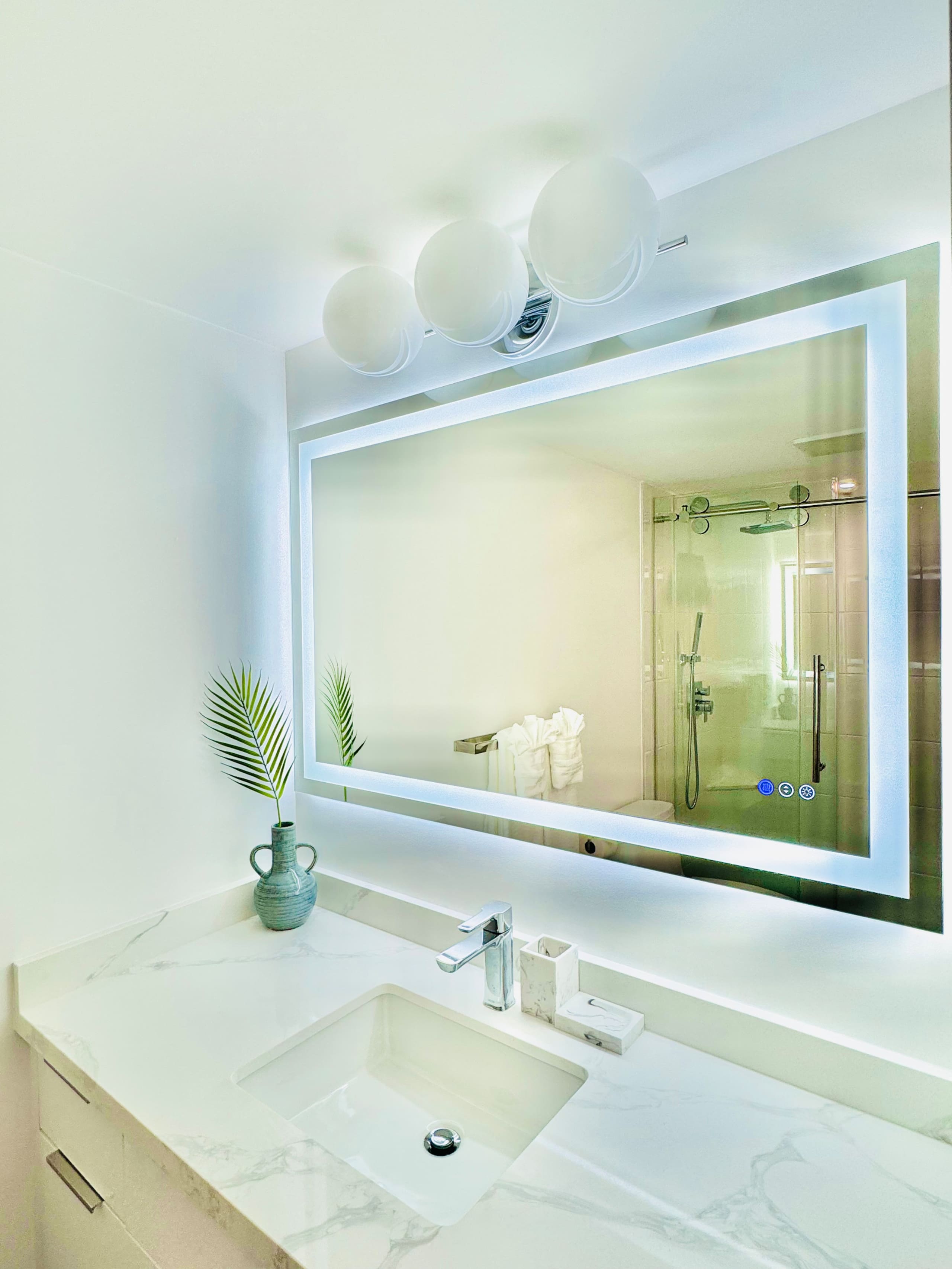 Condo in Honolulu · ★4.97 · 1 bedroom · 2 beds · 1 private bath - Image 23