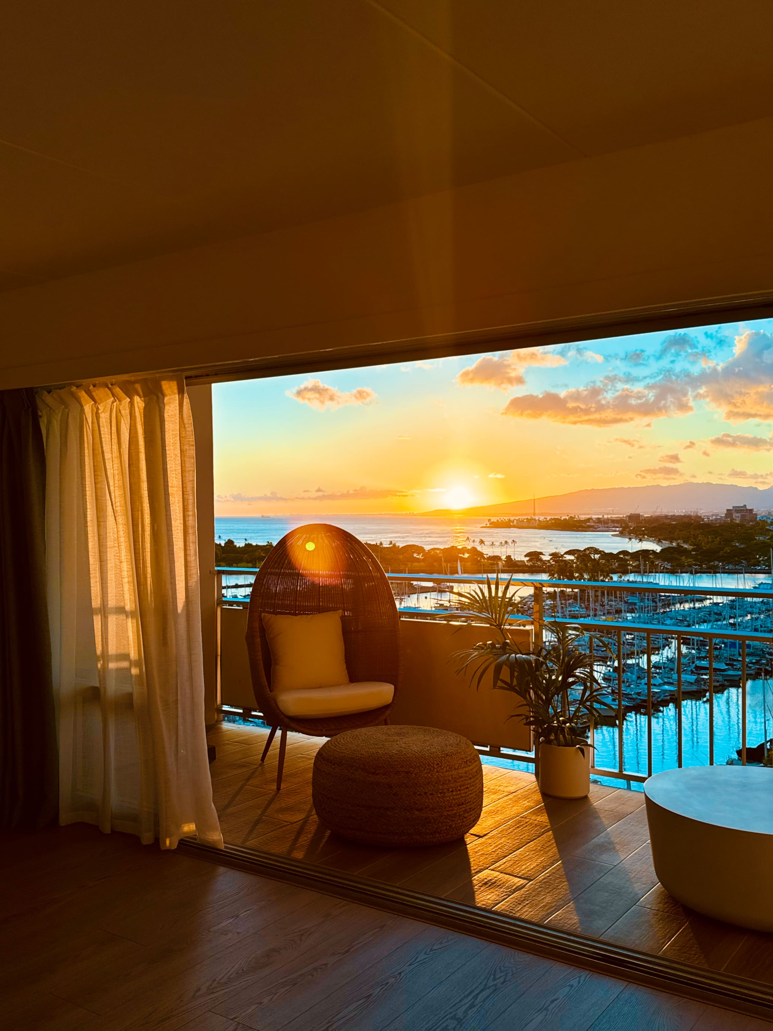 Condo in Honolulu · ★4.97 · 1 bedroom · 2 beds · 1 private bath - Image 5