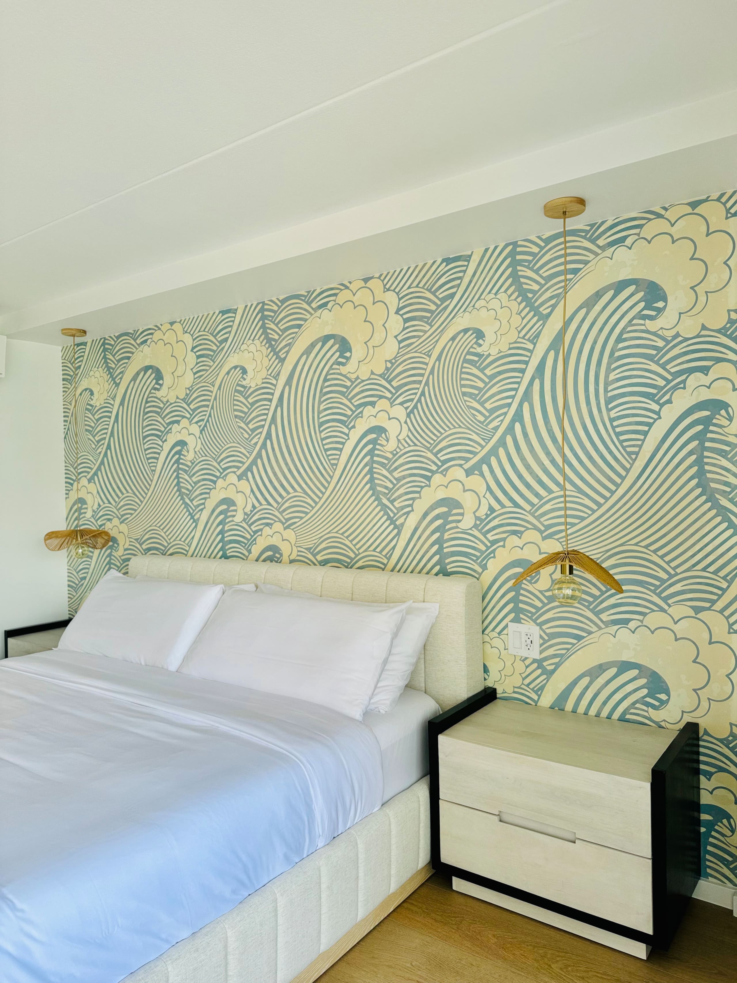 Condo in Honolulu · ★4.97 · 1 bedroom · 2 beds · 1 private bath - Image 11