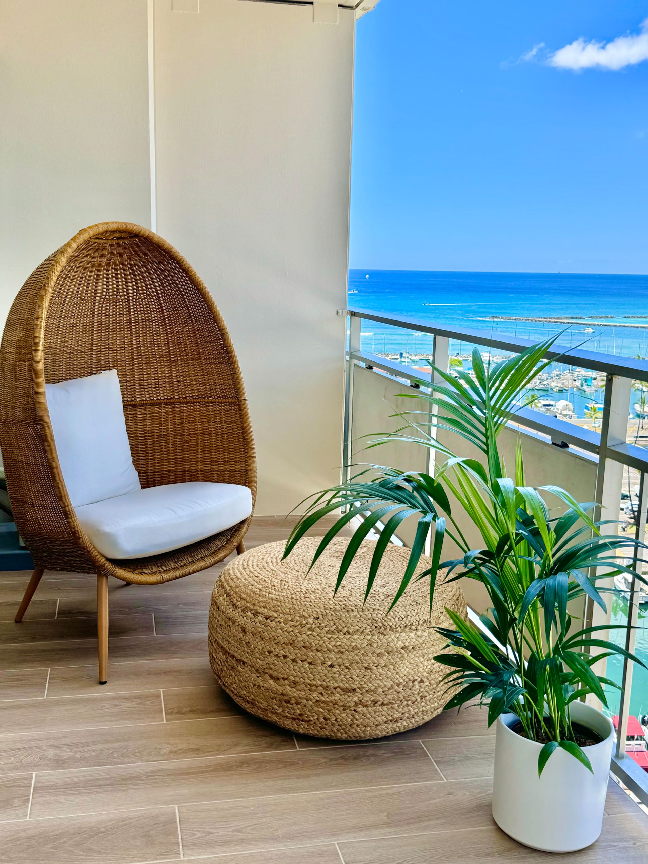 Condo in Honolulu · ★4.97 · 1 bedroom · 2 beds · 1 private bath - Image 6