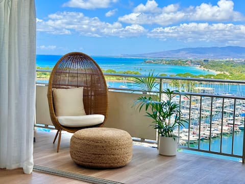Top Airbnb: Oceanfront Beach House (Car & Parking Available) in Urban Honolulu