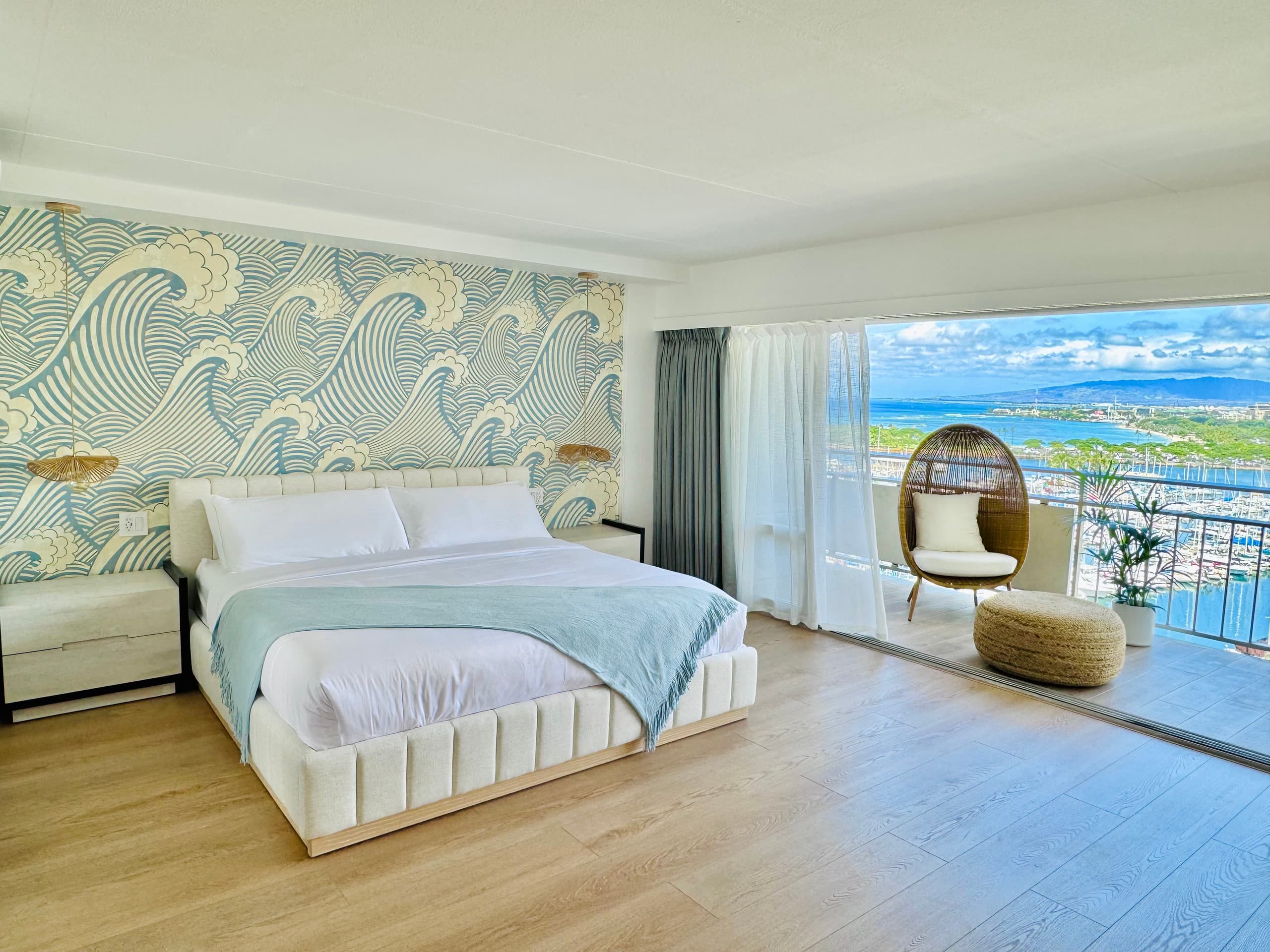 Condo in Honolulu · ★4.97 · 1 bedroom · 2 beds · 1 private bath - Image 2
