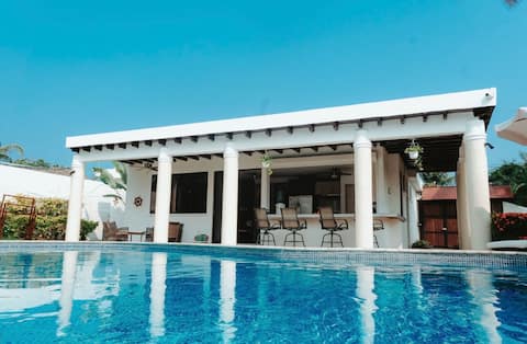 Luxury Villa w/Pool Jacuzzi&Private Beach Full A/C