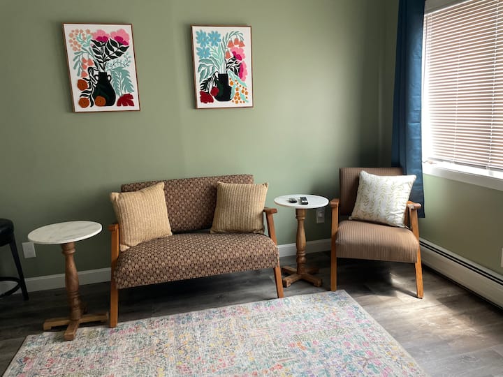 Enchanting Private Space With Kitchenette - Norwich, CT