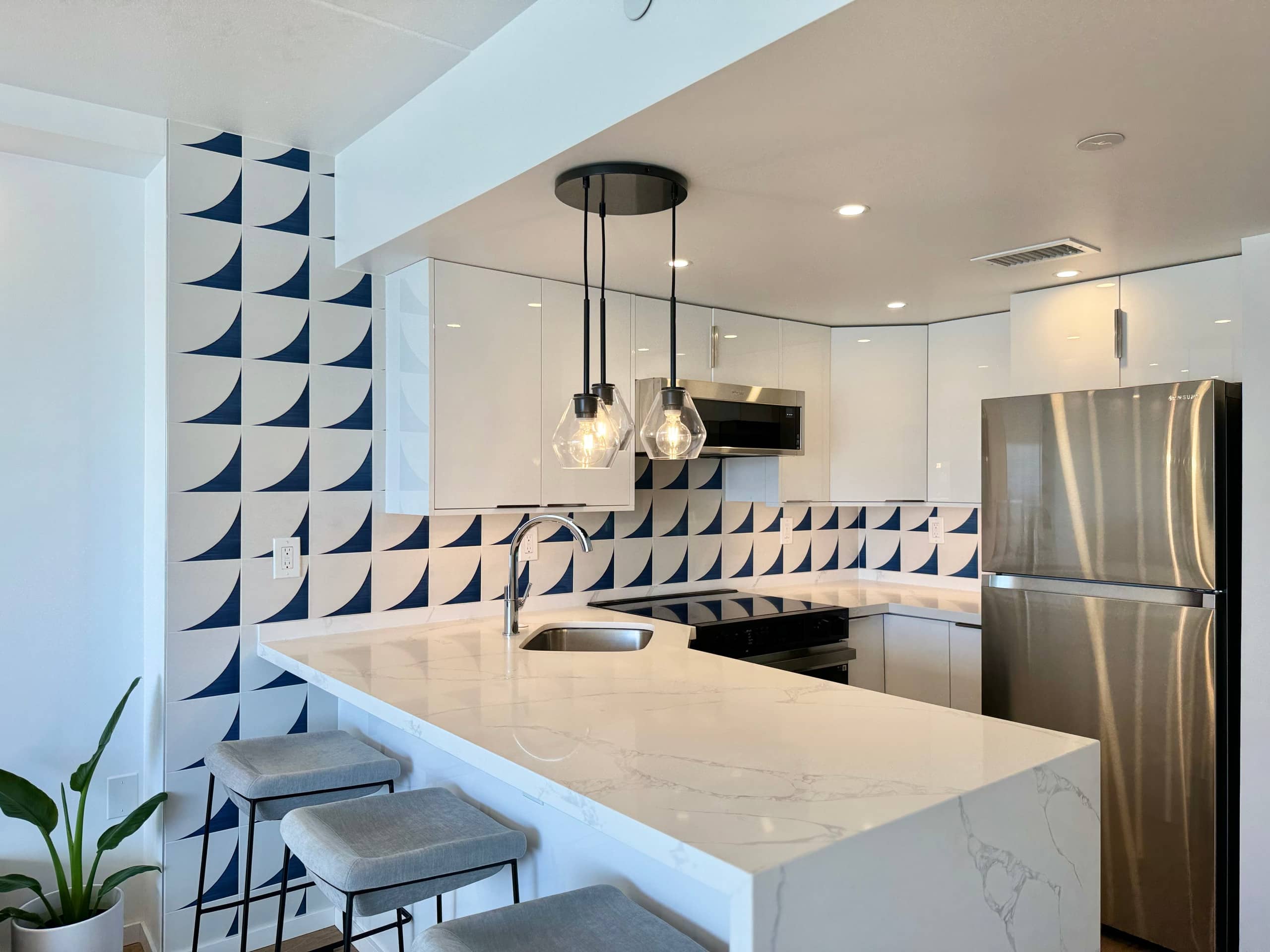 Condo in Honolulu · ★4.88 · 1 bedroom · 3 beds · 1 private bath - Image 32