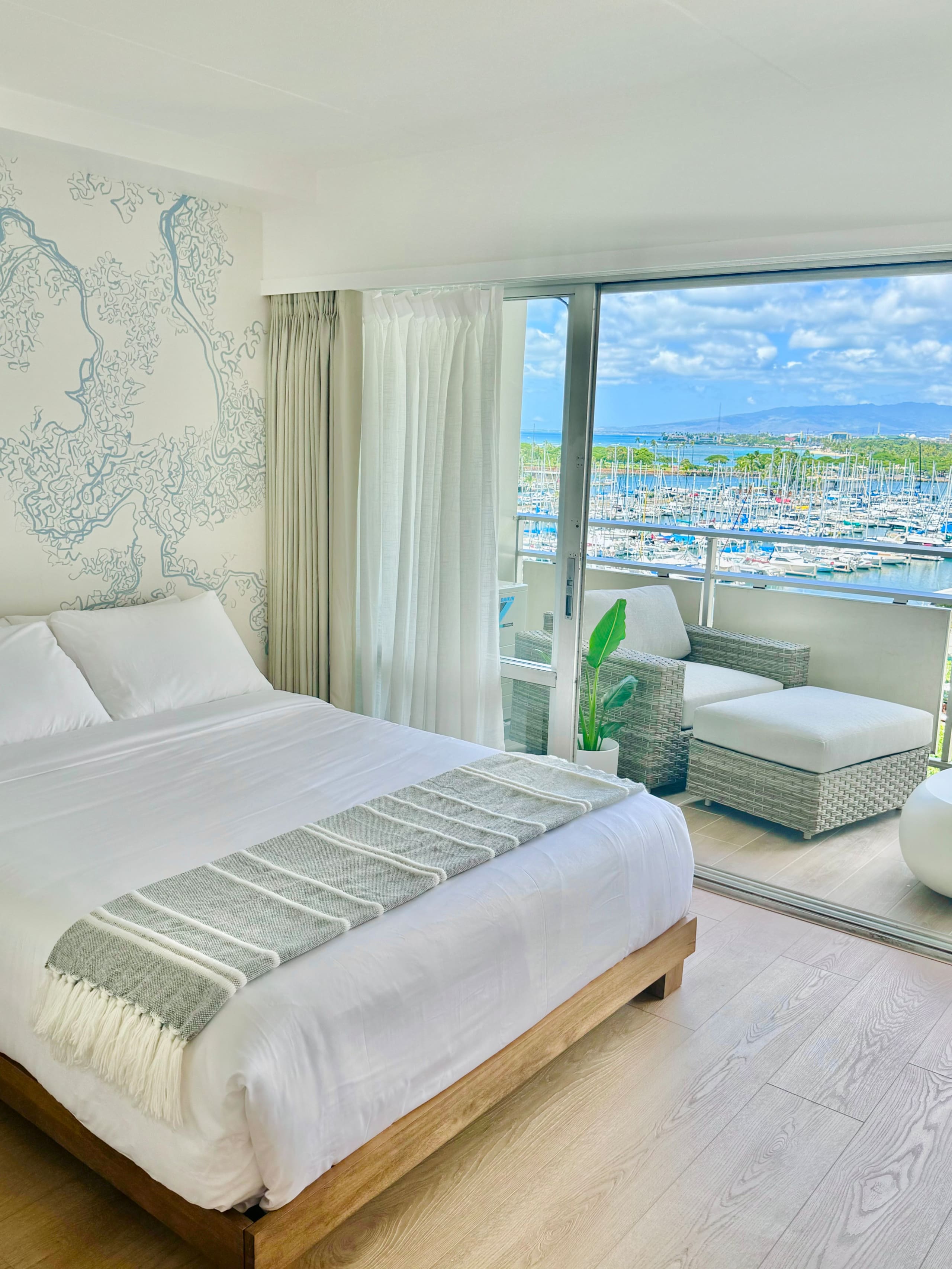 Condo in Honolulu · ★4.88 · 1 bedroom · 3 beds · 1 private bath - Image 6