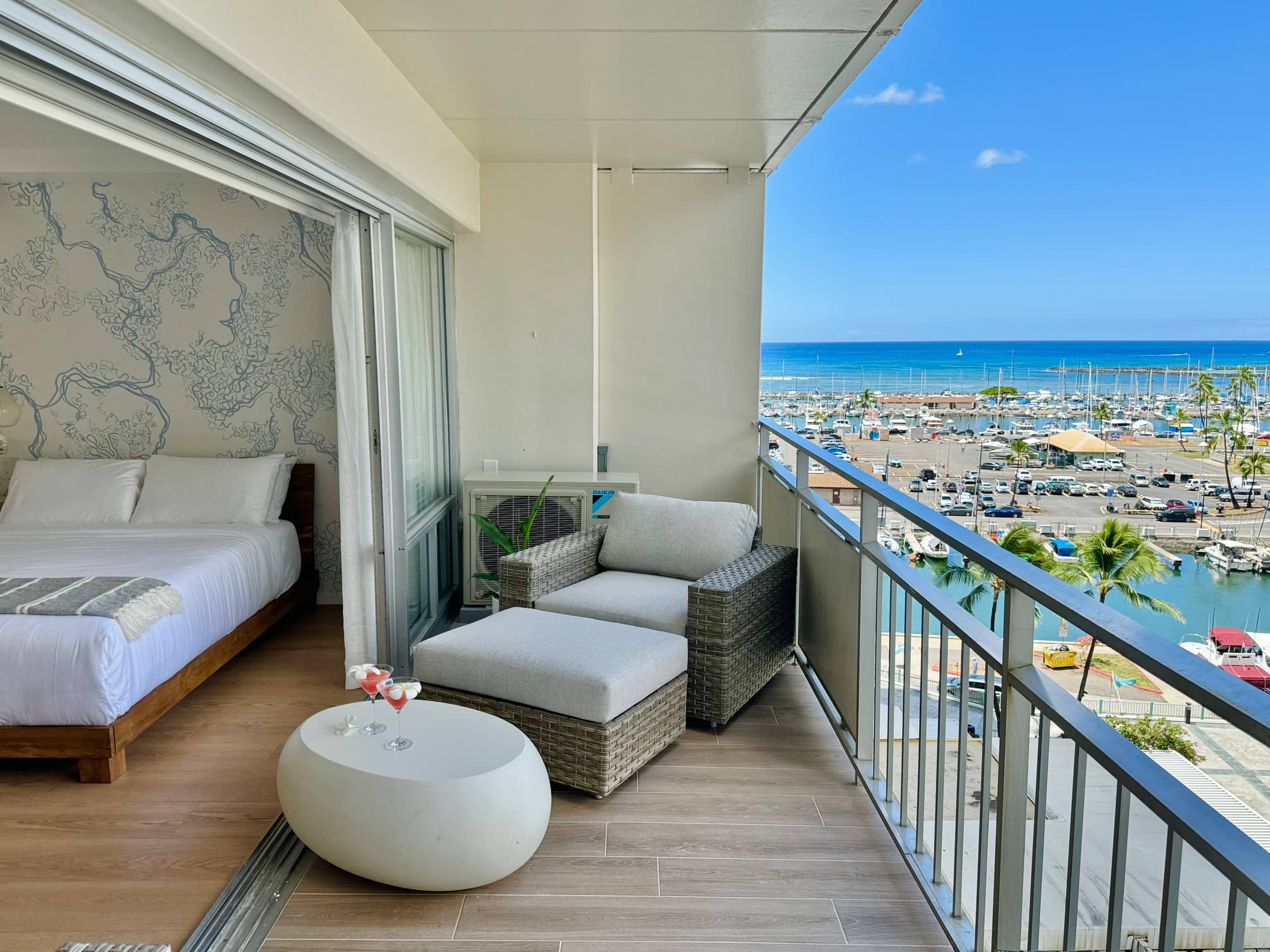 Condo in Honolulu · ★4.88 · 1 bedroom · 3 beds · 1 private bath - Image 2