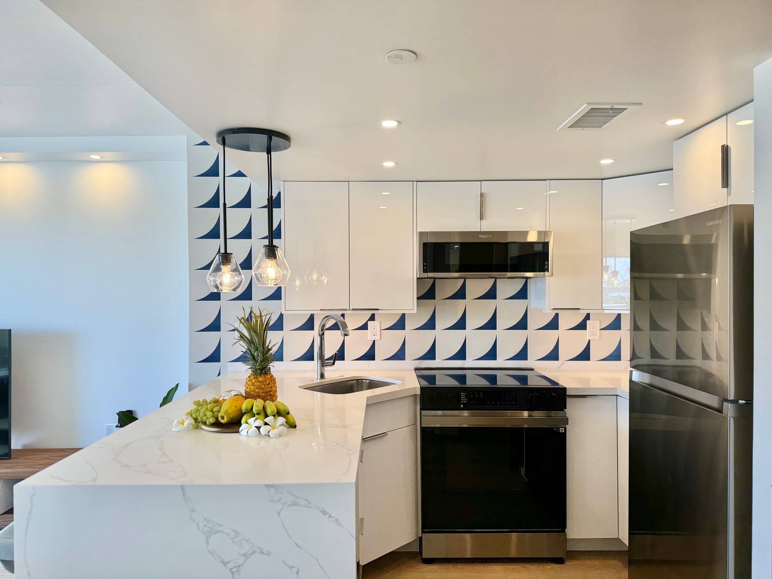 Condo in Honolulu · ★4.88 · 1 bedroom · 3 beds · 1 private bath - Image 28