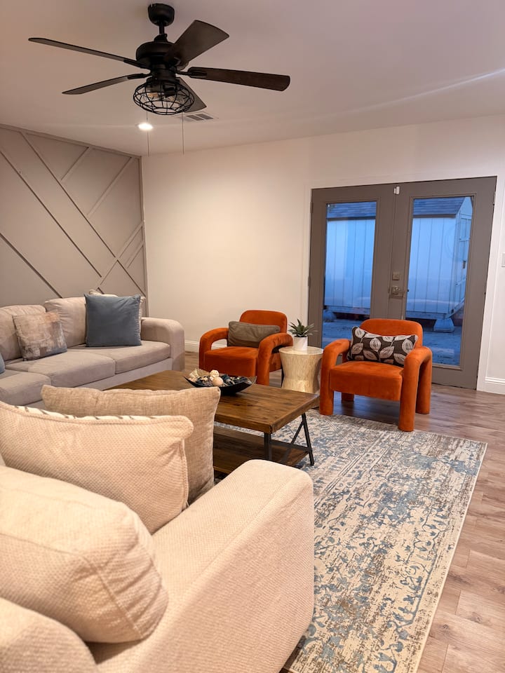 4br Central Dallas Home W/cozy Firepit & Game Loft - Carrollton, TX