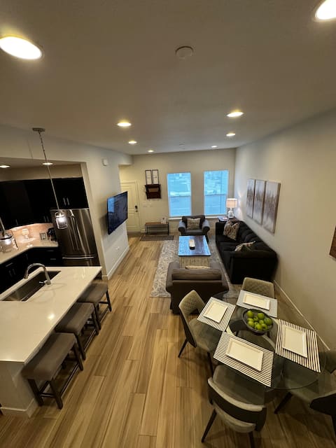 Cute, Cozy, Convenient!