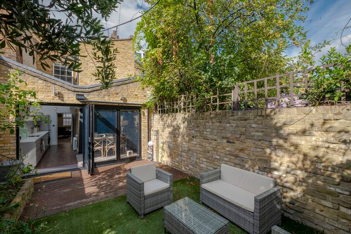 “Classic British Manor” gallery image 5