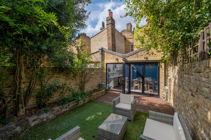 “Classic British Manor” gallery image 2