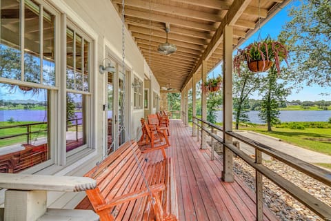 The Lakeside Giddy Up Getaway - 4min to Horse Park